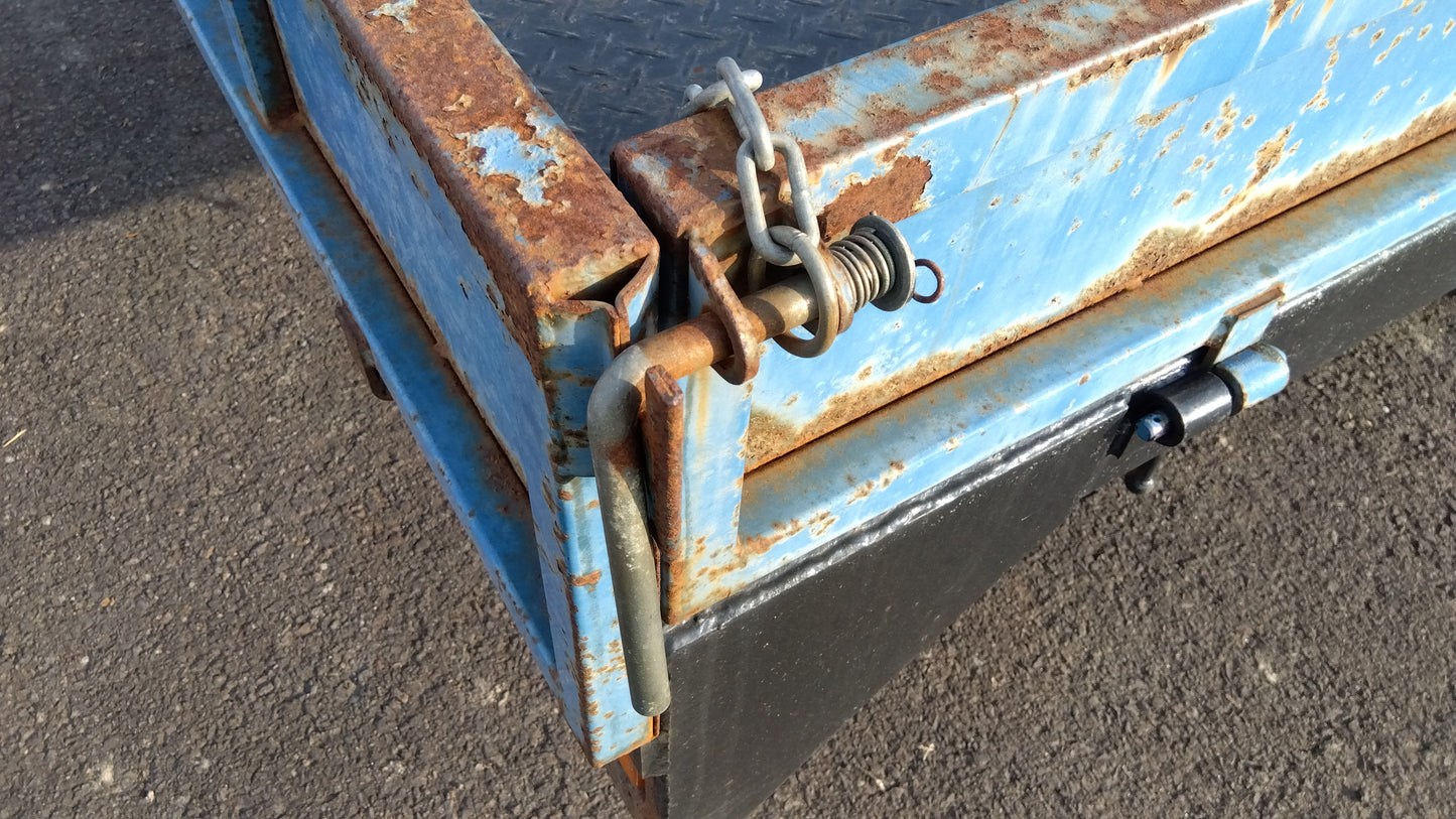 三協　中古　トレーラー　型式不明　「岩手店230」