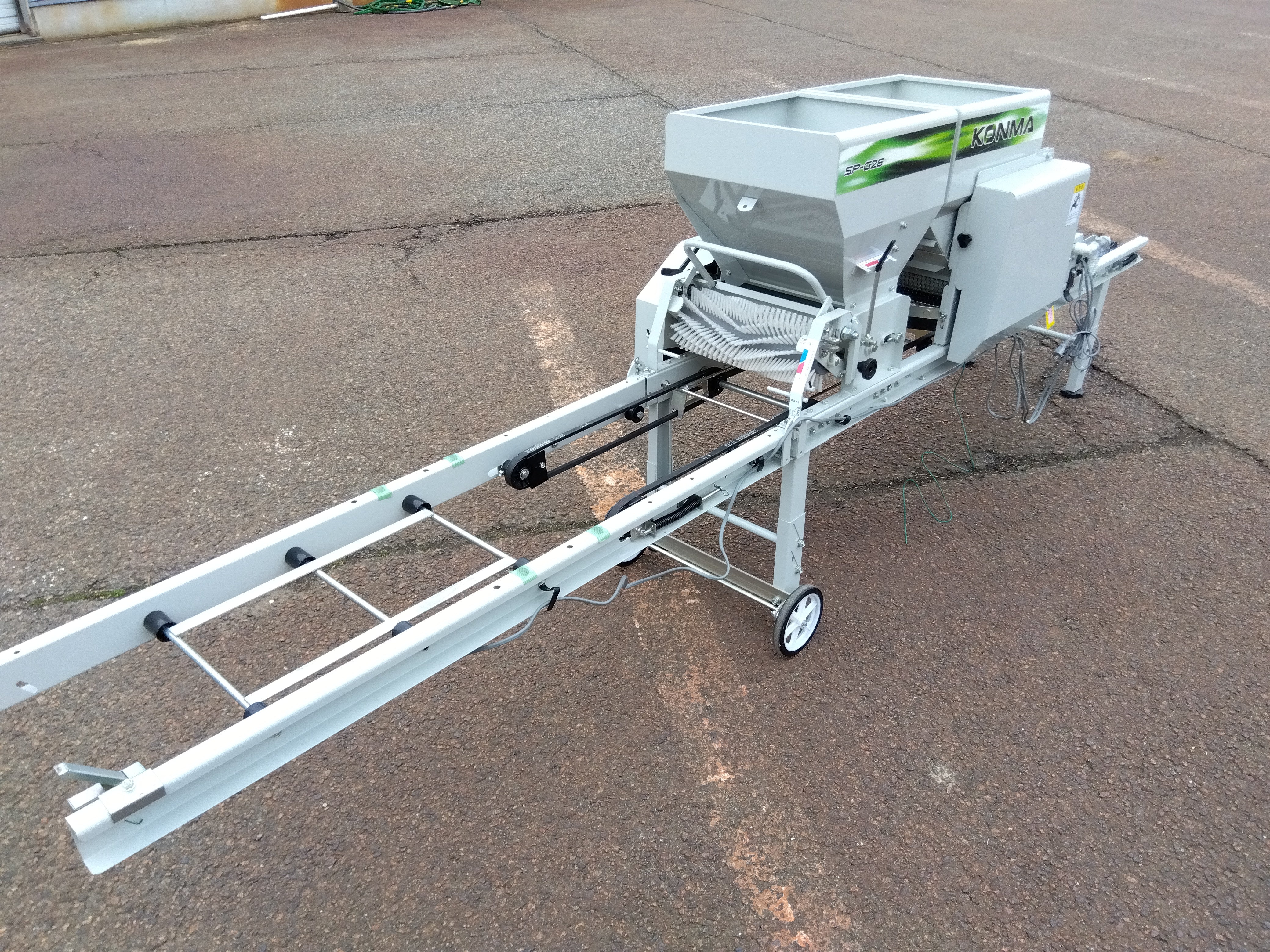 播種コンベア ２台 株式会社コンマ製作所 展示機】コンマ製作所 播種機 SP-G26a【山形店9745】 – 農キング
