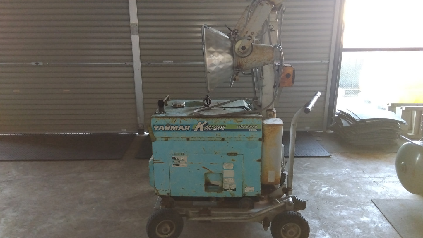 ヤンマー　中古　発電機（投光機付き）　YDG300VS -5E　「岩手店328」