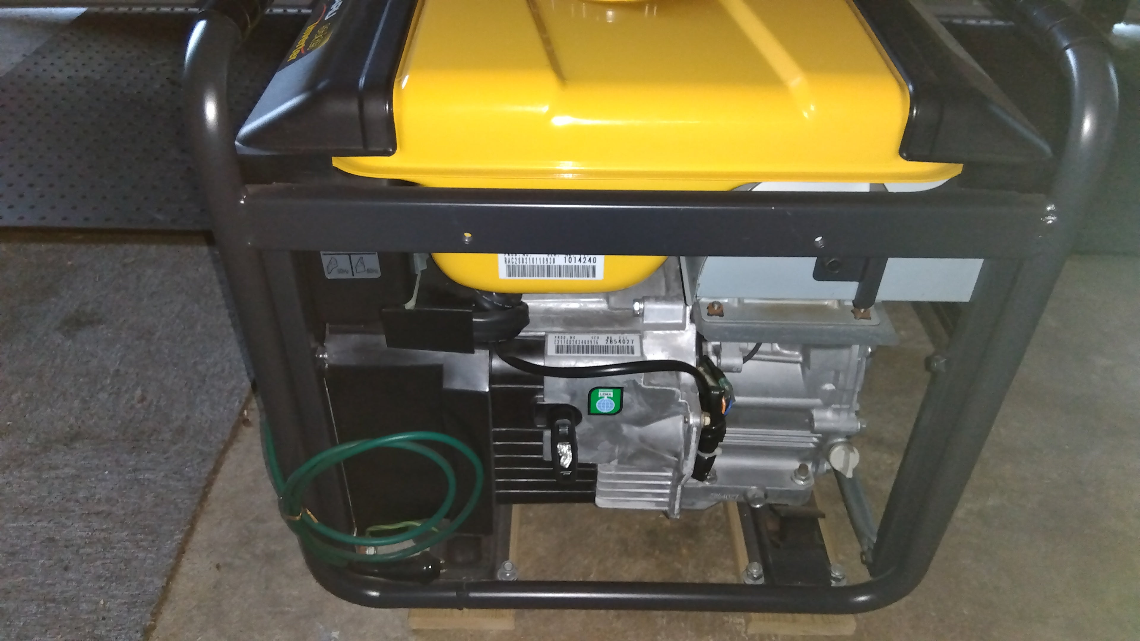 スバル　発電機　SGL2000　中古品 スバル ガソリンエンジン発電機 2KVA 60Hz SGL2000－中古機械工具