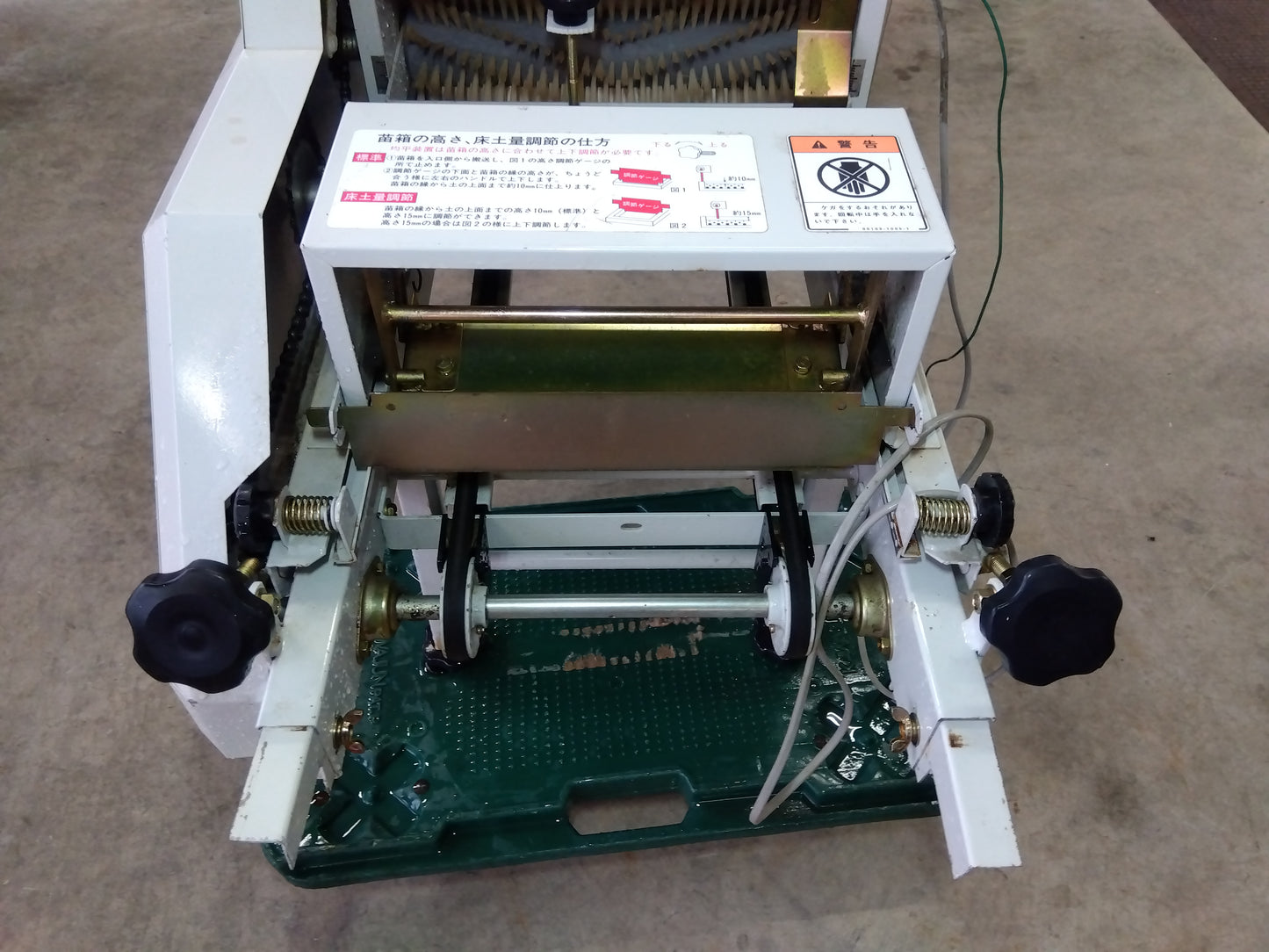 コンマ製作所 中古 床土入機 SF-T33 【9828】