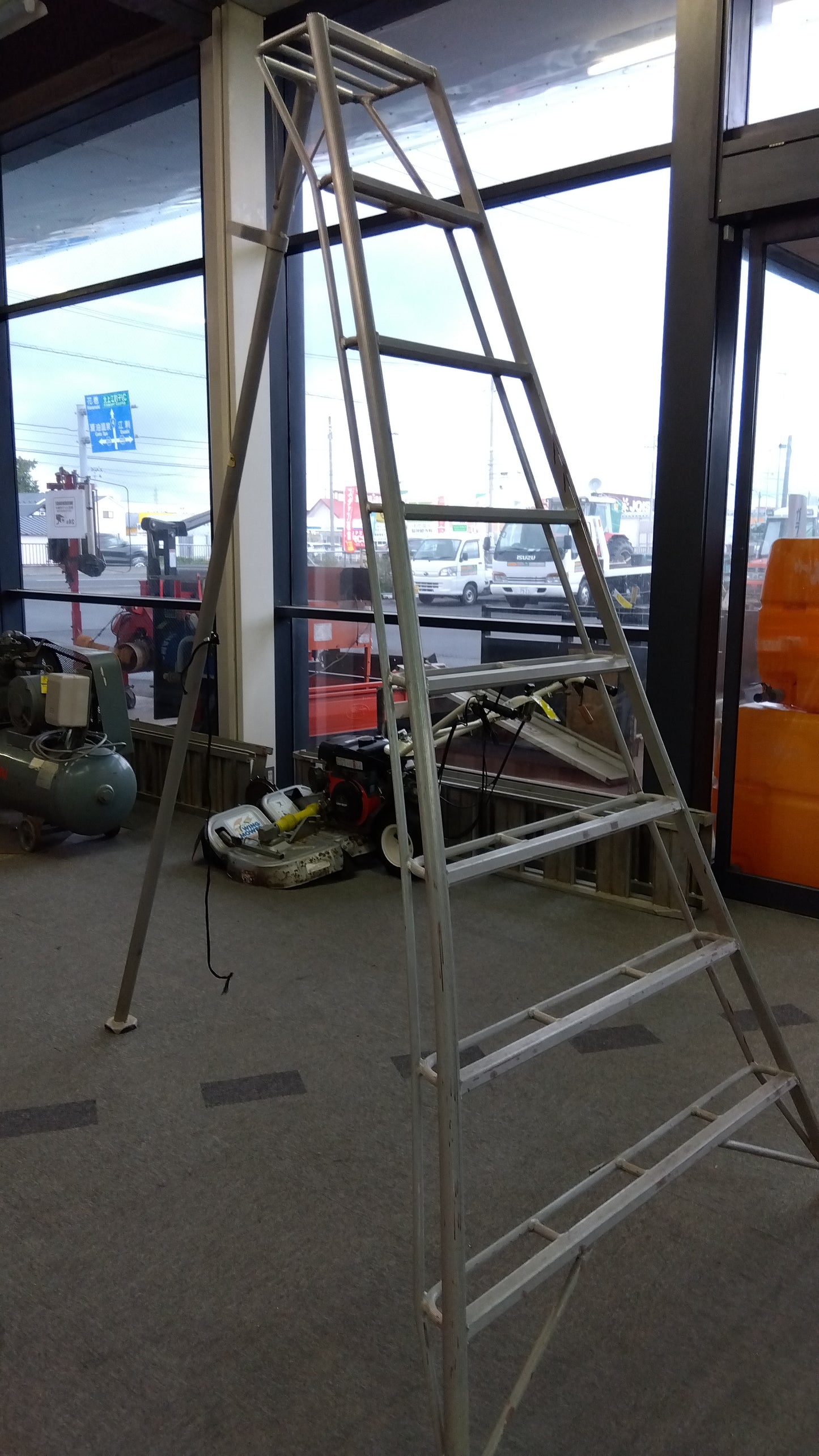 メーカー型式不明　中古　三脚　約2.3m　「岩手店457」