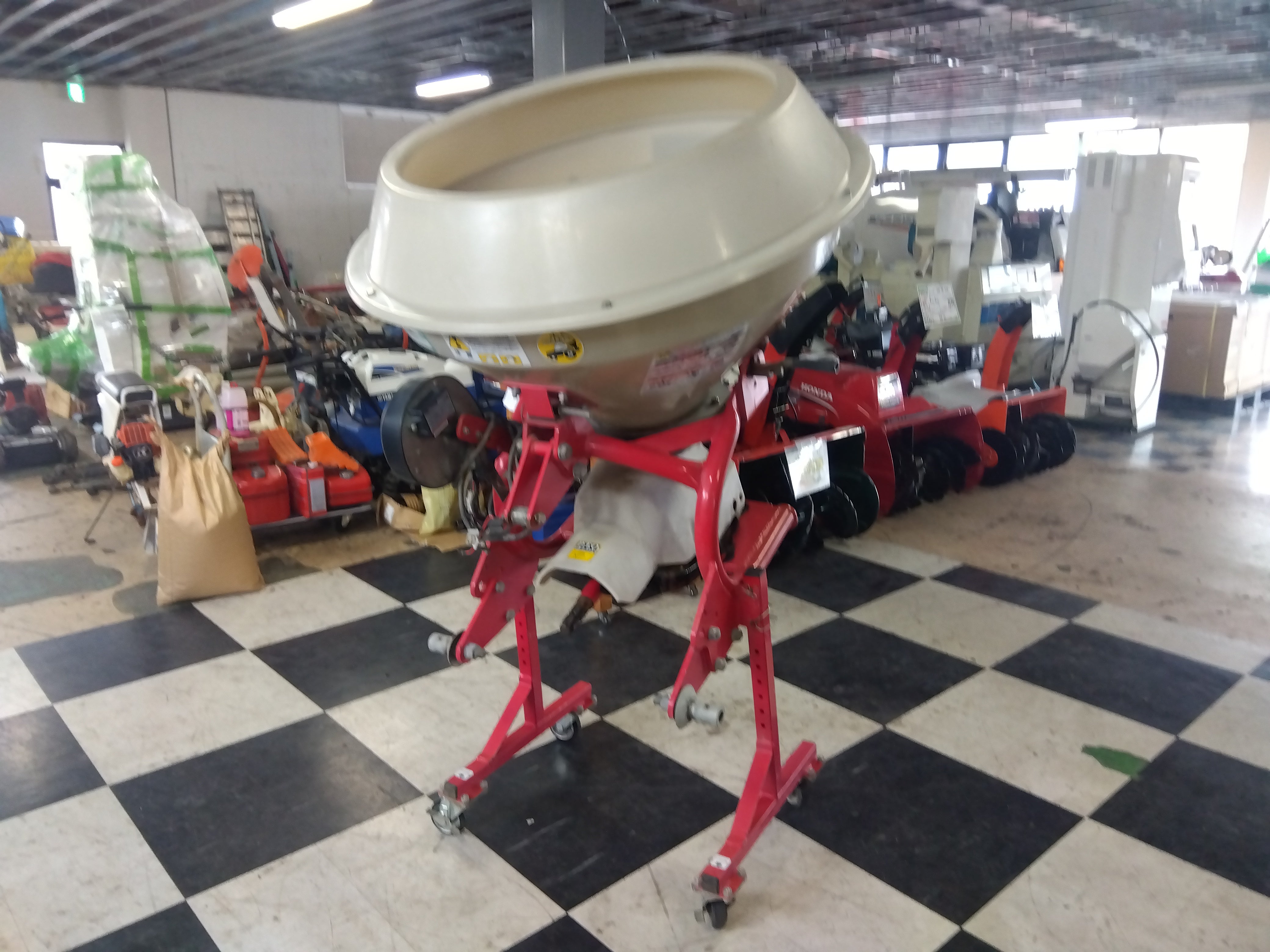 岩手　ササキ ブロードキャスター CF303 無線リモコン付き　肥料散布機 ブロキャス キャスター 東北 中古品　動作確認済み 肥料散布機 ブロードキャスターCF・CS・CM│株式会社ササキ