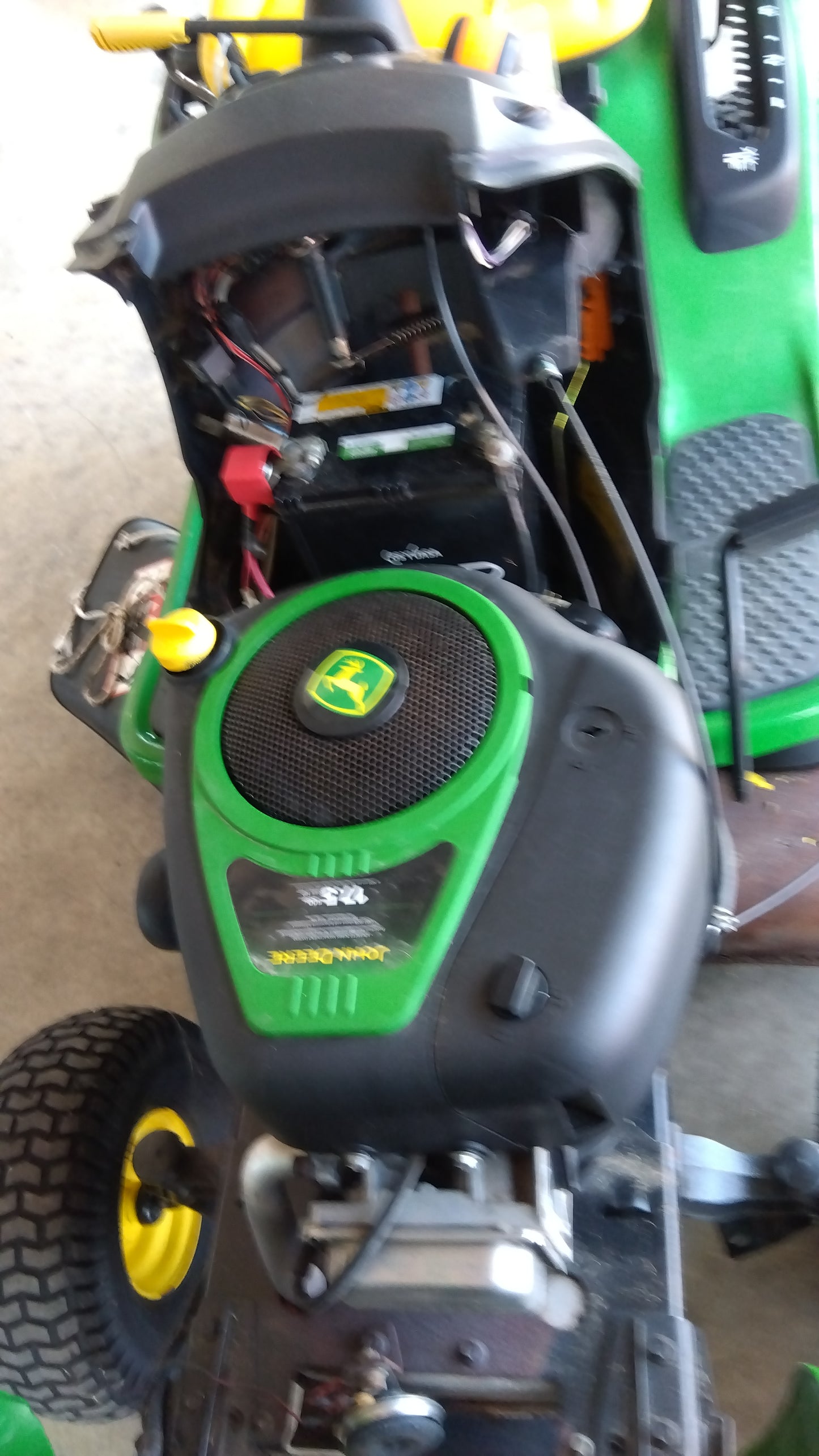 ジョンディア　中古芝刈り機　D100　【山形店9971】