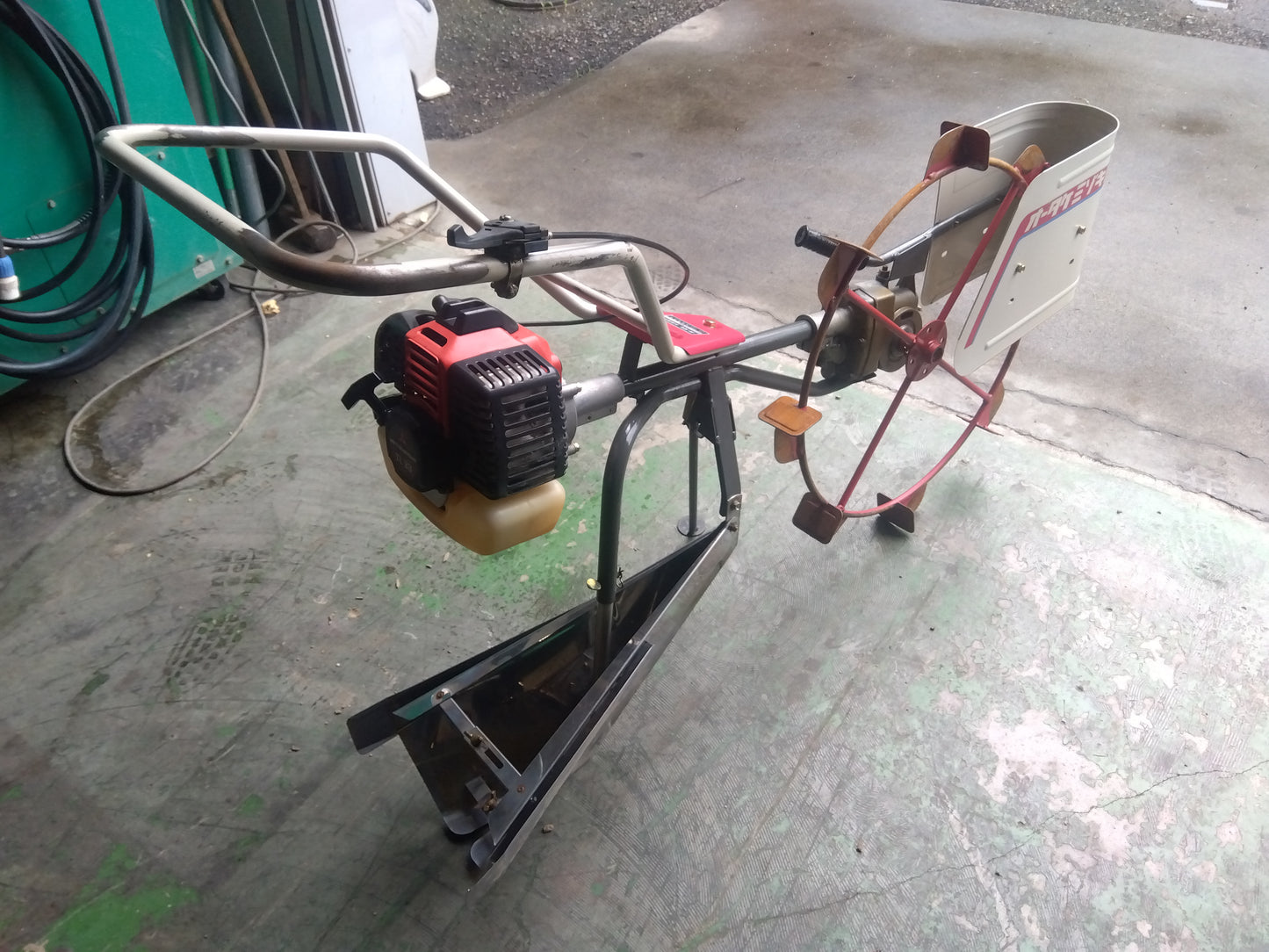 オータケ　中古　歩行溝切機　KF22