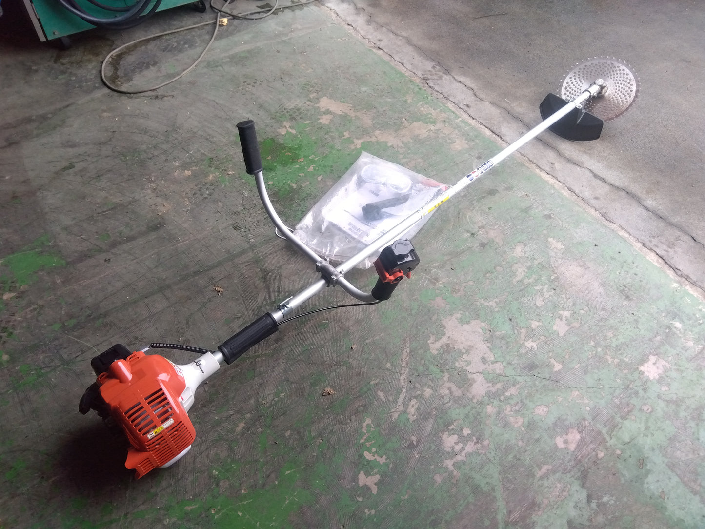丸山BigM　中古　刈払機　KC26NX1