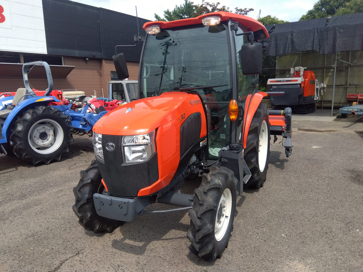クボタ　中古　トラクター　L32HCQMAE