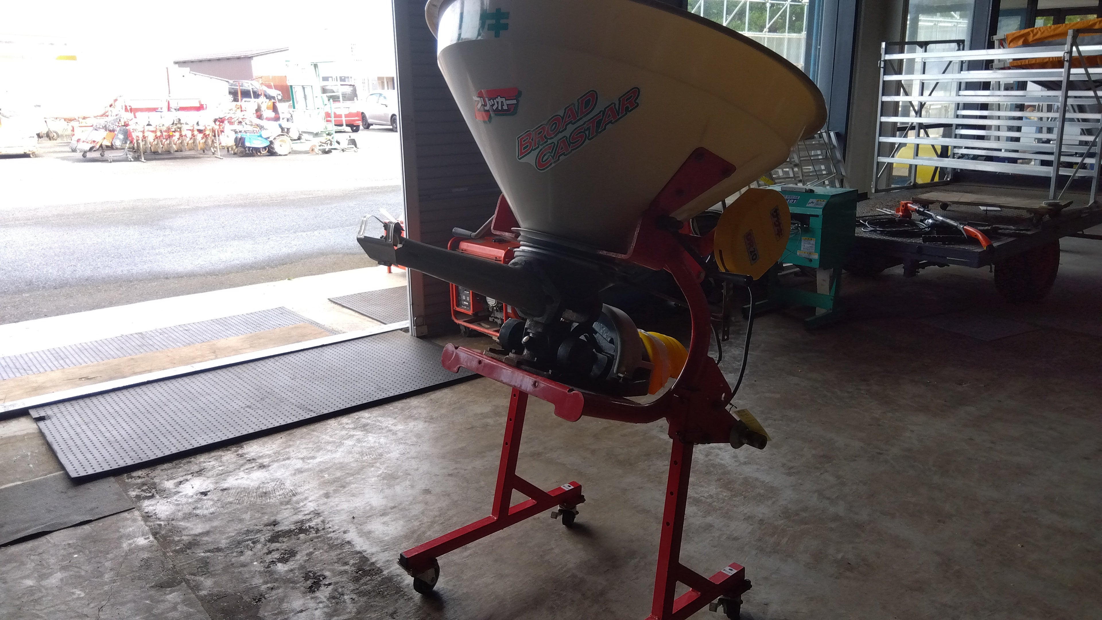 ササキ 中古 電動ブロードキャスター CF200-C2 「岩手店767」 – 農キング