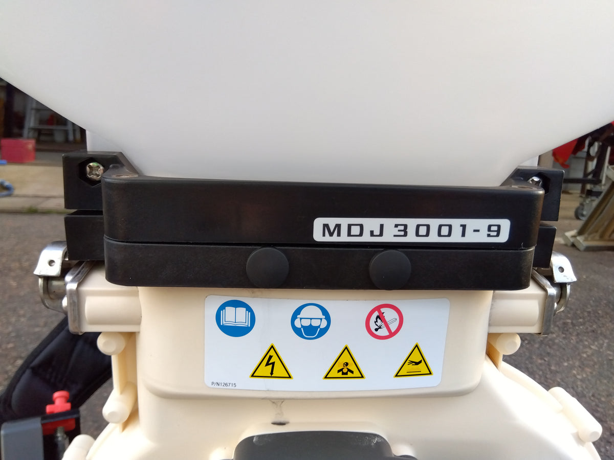 丸山 背負動力散布機 MDJ3001-9【山形店10263】