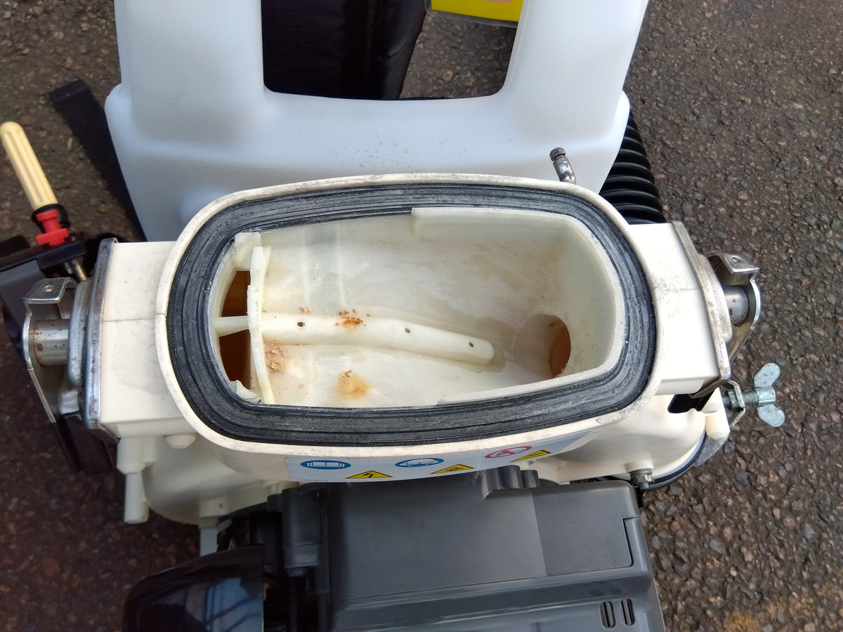丸山 背負動力散布機 MDJ3001-9【山形店10263】