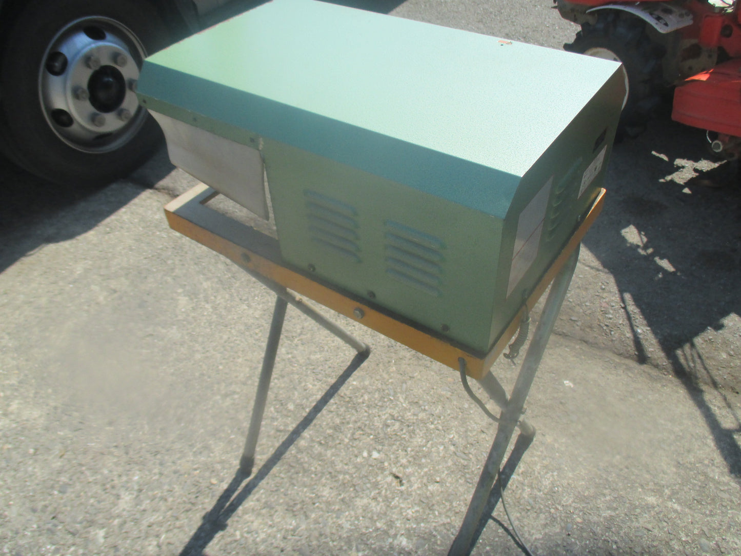 東一　中古　下葉取り機　TFH