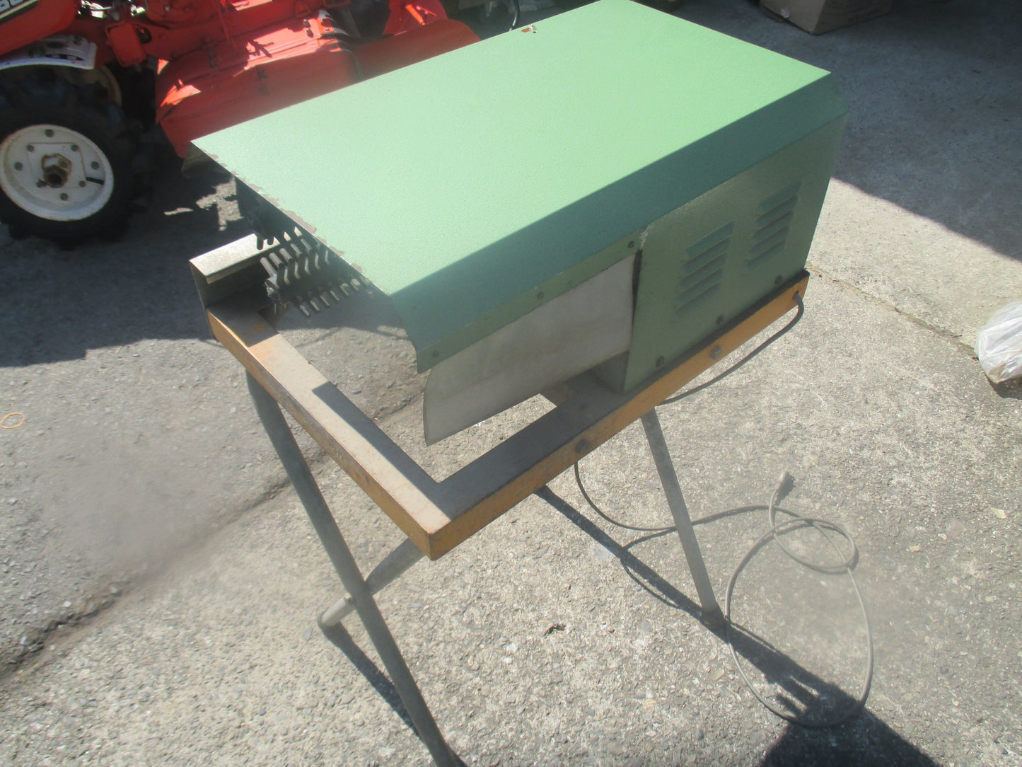 東一　中古　下葉取り機　TFH