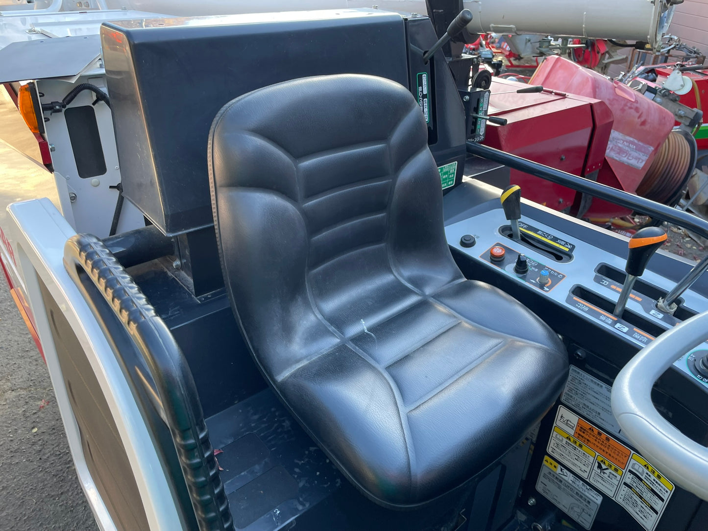 ヤンマー　中古　コンバイン　4条　48馬力　229時間　YH448