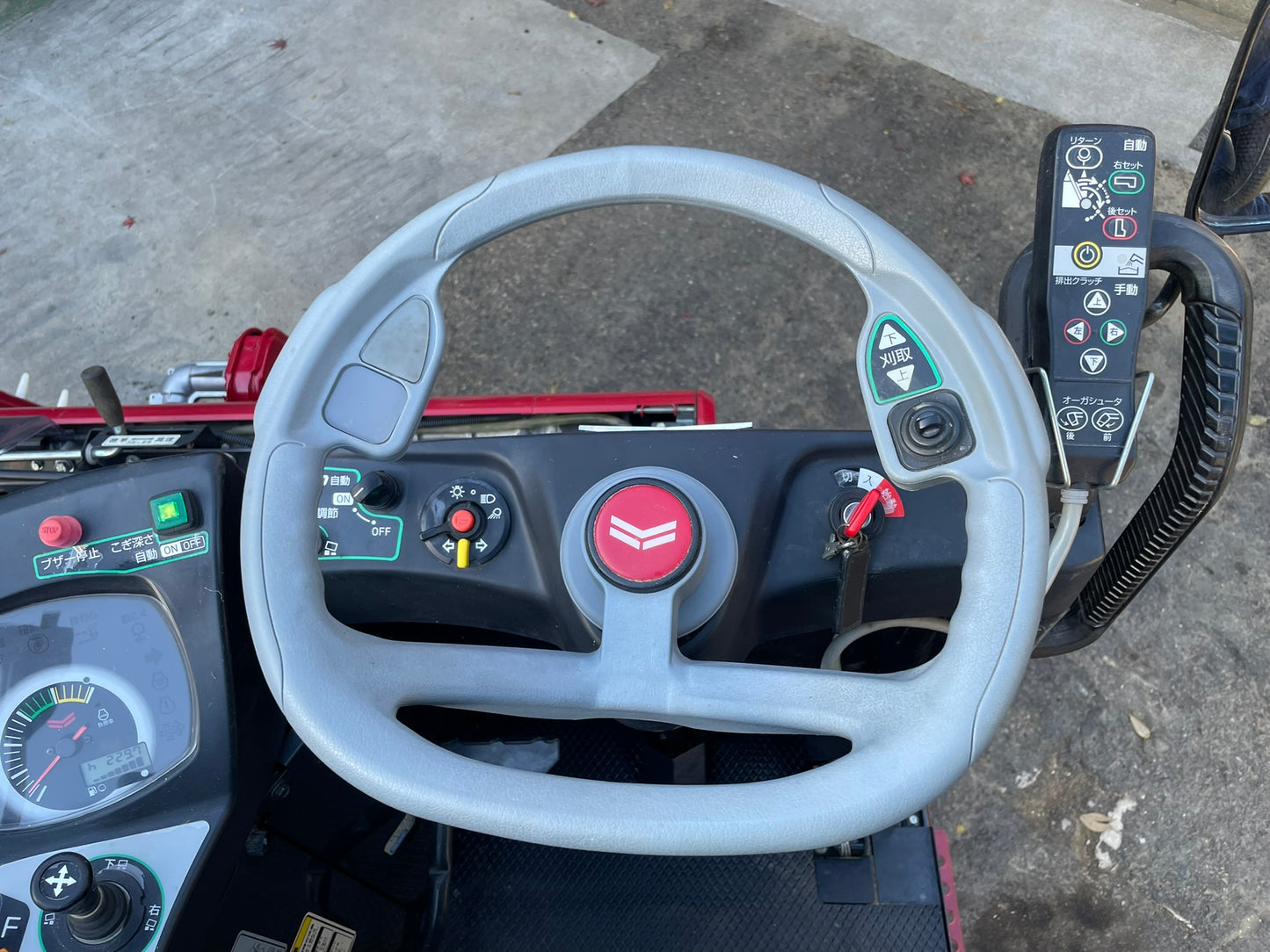ヤンマー　中古　コンバイン　4条　48馬力　229時間　YH448