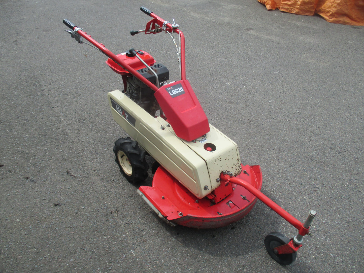 カーツ　中古　歩行用草刈機　LB620