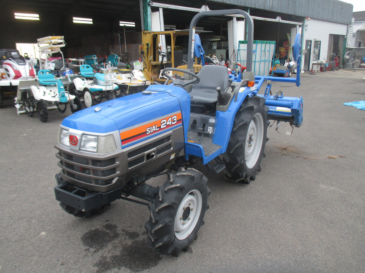 イセキ　中古　トラクター　TF243F-UKD