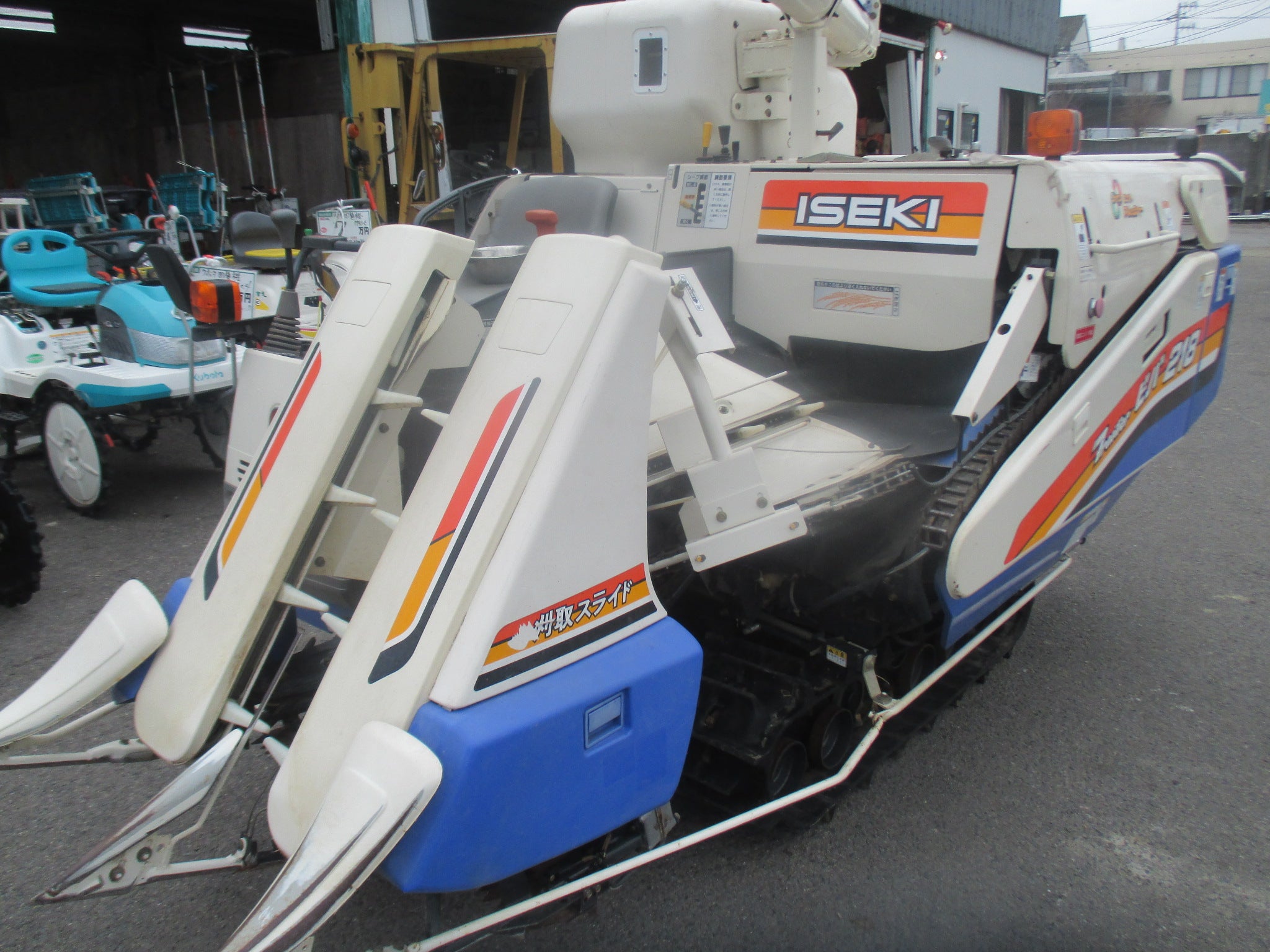 イセキ 中古 コンバイン HVG218G-ZKWC – 農キング