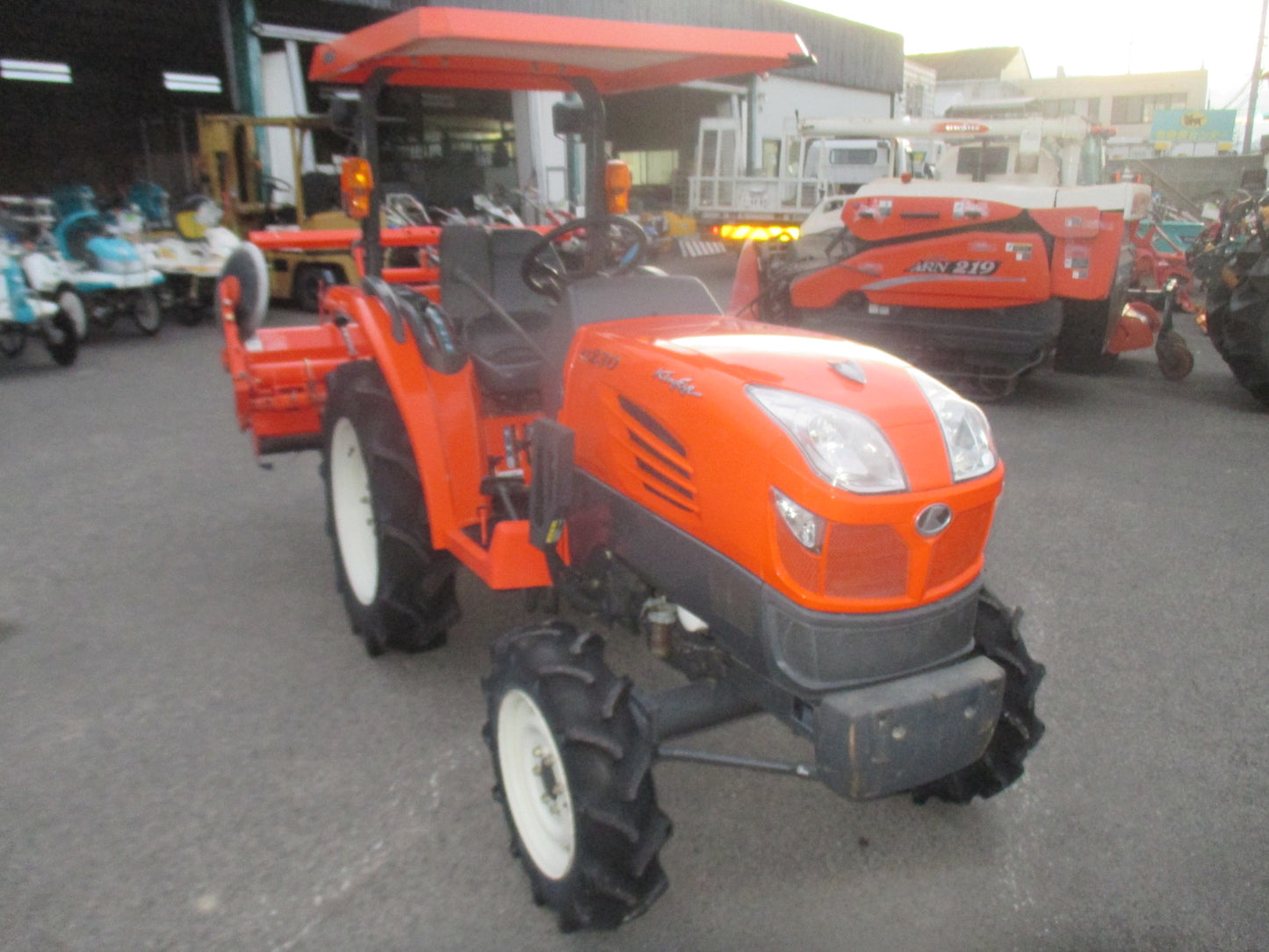 クボタ　中古　トラクター　KT230