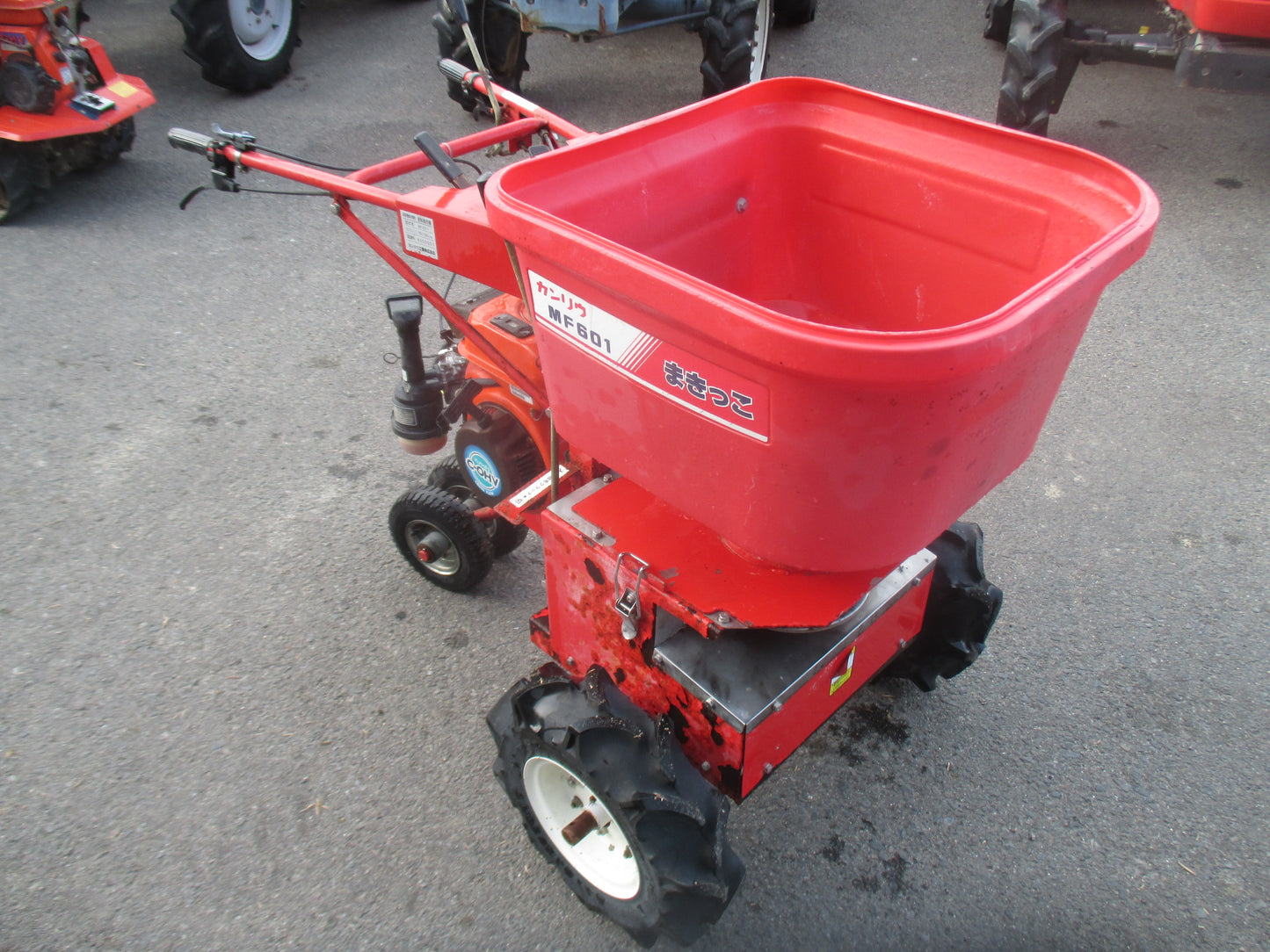 カンリウ　中古　肥料散布機　MF601