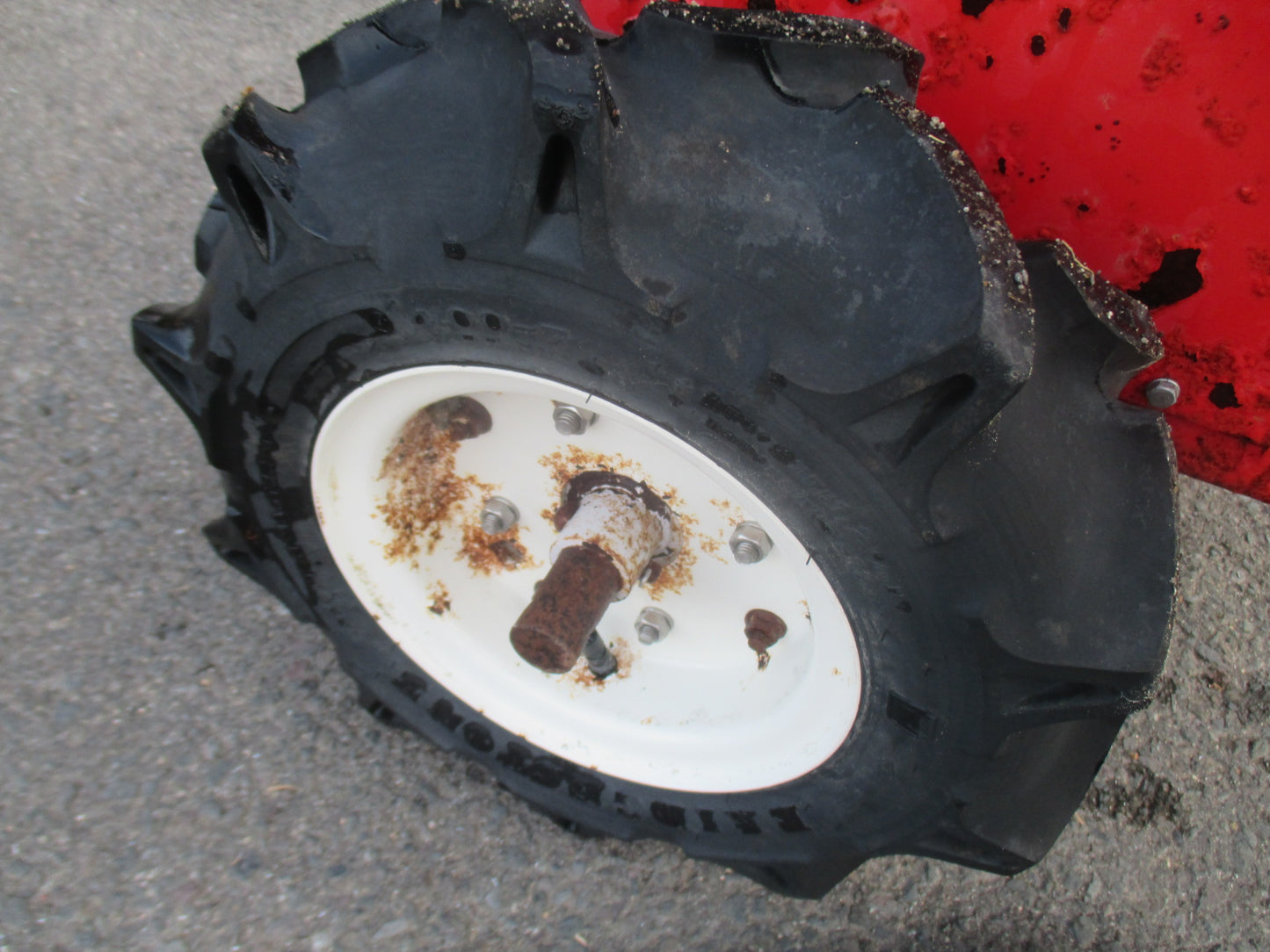 カンリウ　中古　肥料散布機　MF601