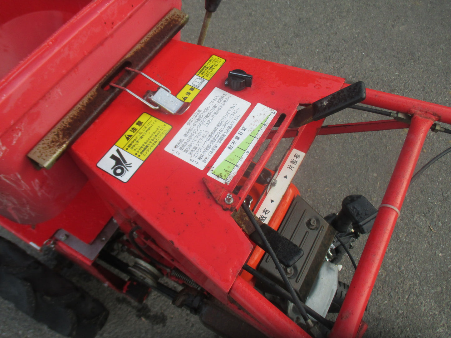 カンリウ　中古　肥料散布機　MF601