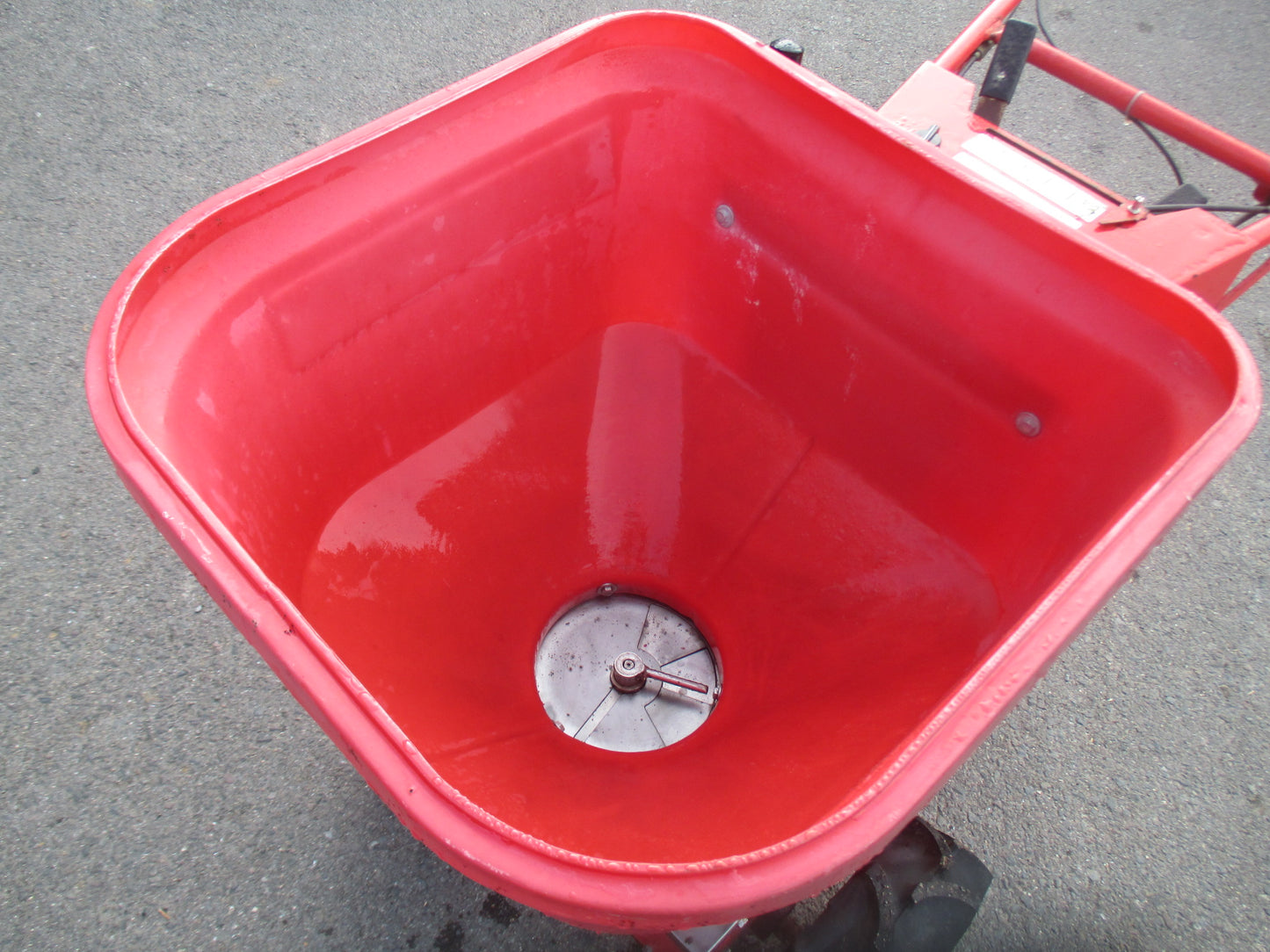 カンリウ　中古　肥料散布機　MF601