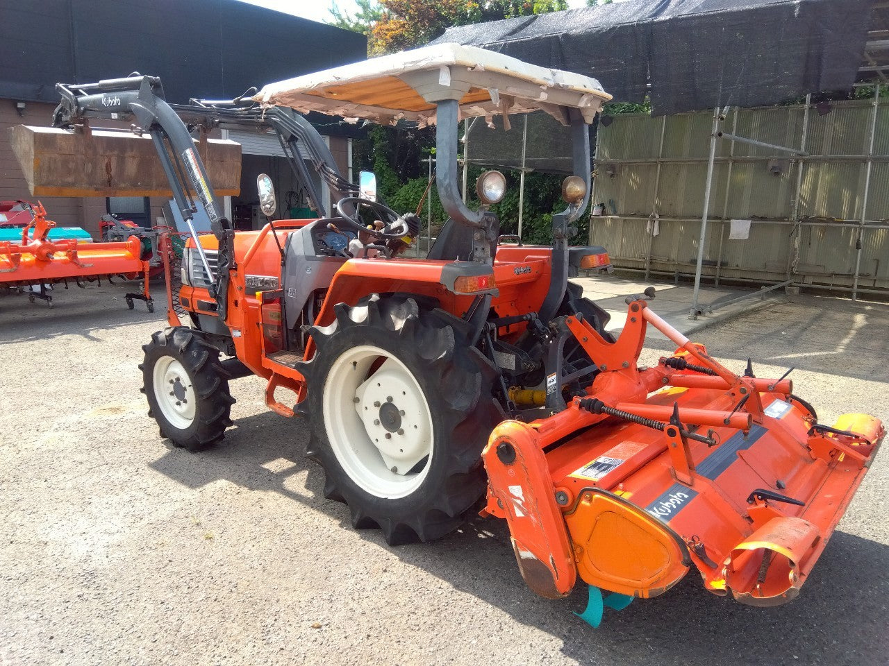 クボタ　中古　トラクター　GL260　フロントローダー付