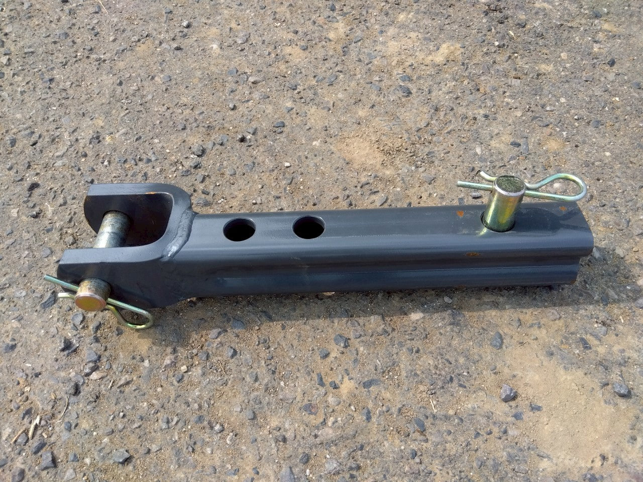 不明　中古　牽引ヒッチ　黒