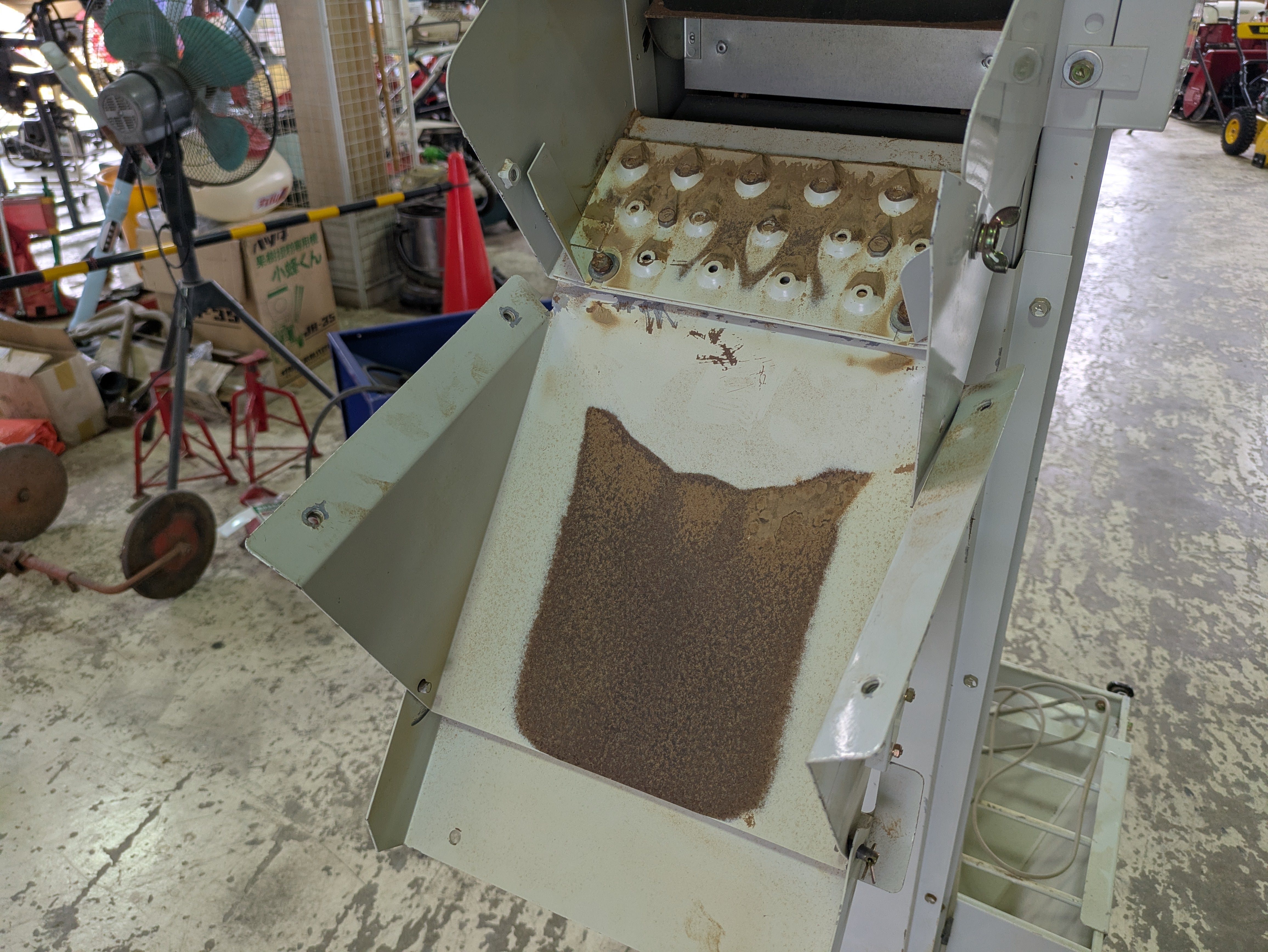 取引き中 土供給機 BC-P82S 床土昇降機