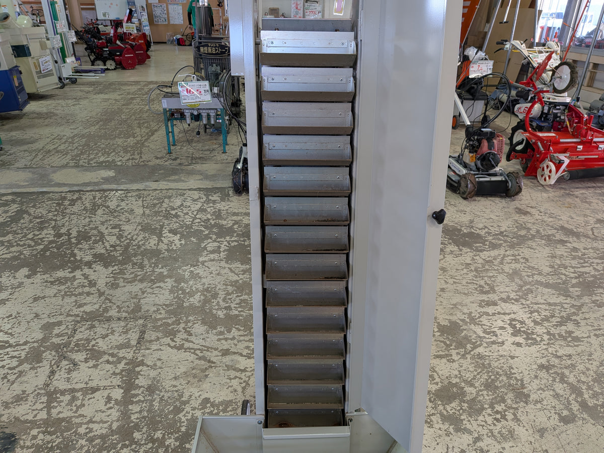 コンマ製作所 中古 床土用土供給機 BC-P82Y 【山形店 10324】