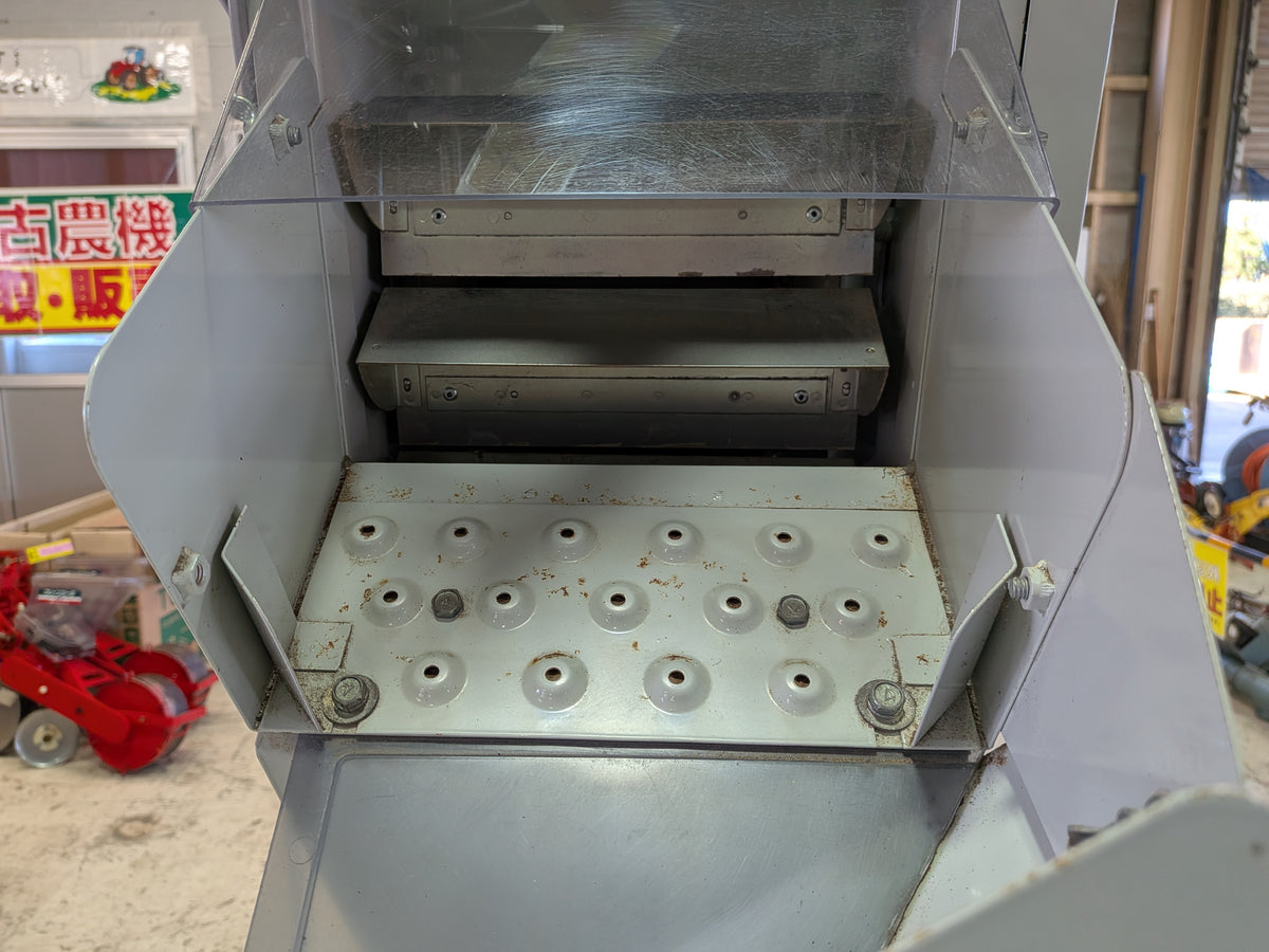コンマ製作所 中古 床土用土供給機 BC-P82Y 【山形店 10324】