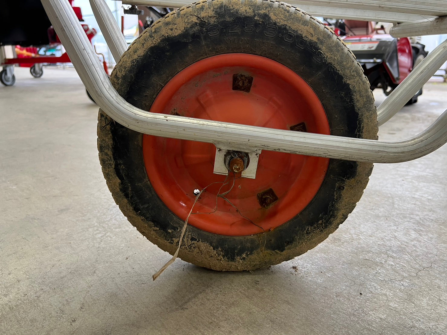 アルミ一輪車 中古 【オレンジタイヤ】 ＊1200×520 『山形店