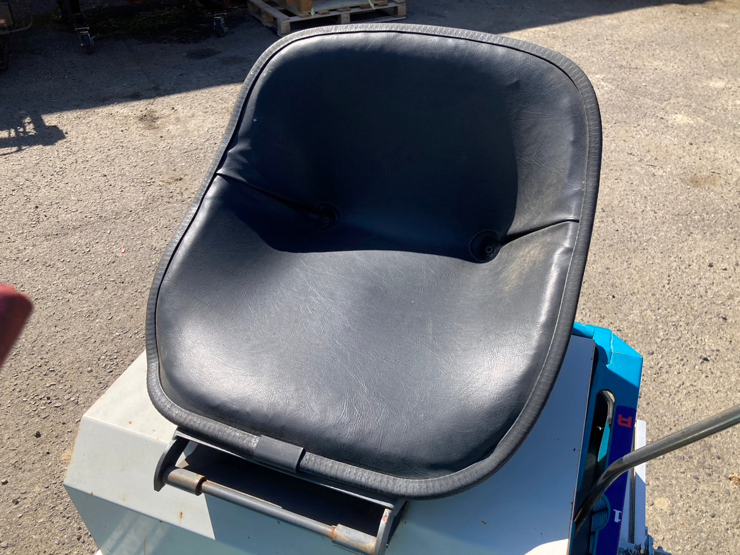 ウインブルヤマグチ  中古  ミニクローダー  YXS-111X  バケット付き