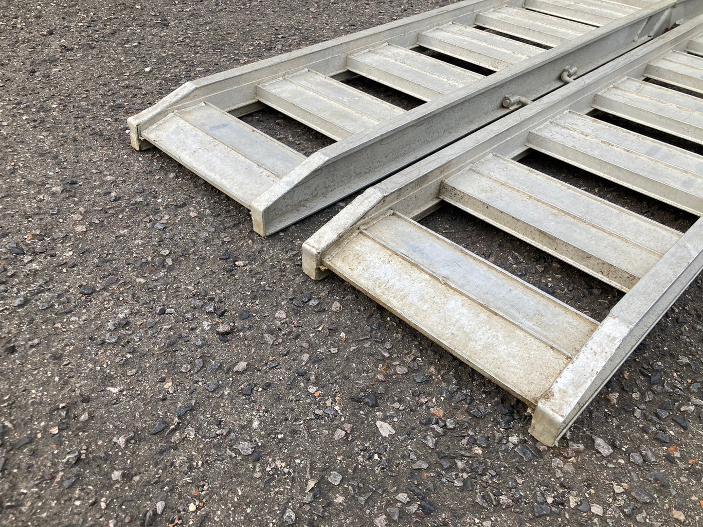 メーカー不明  中古  アルミブリッジ  型式不明