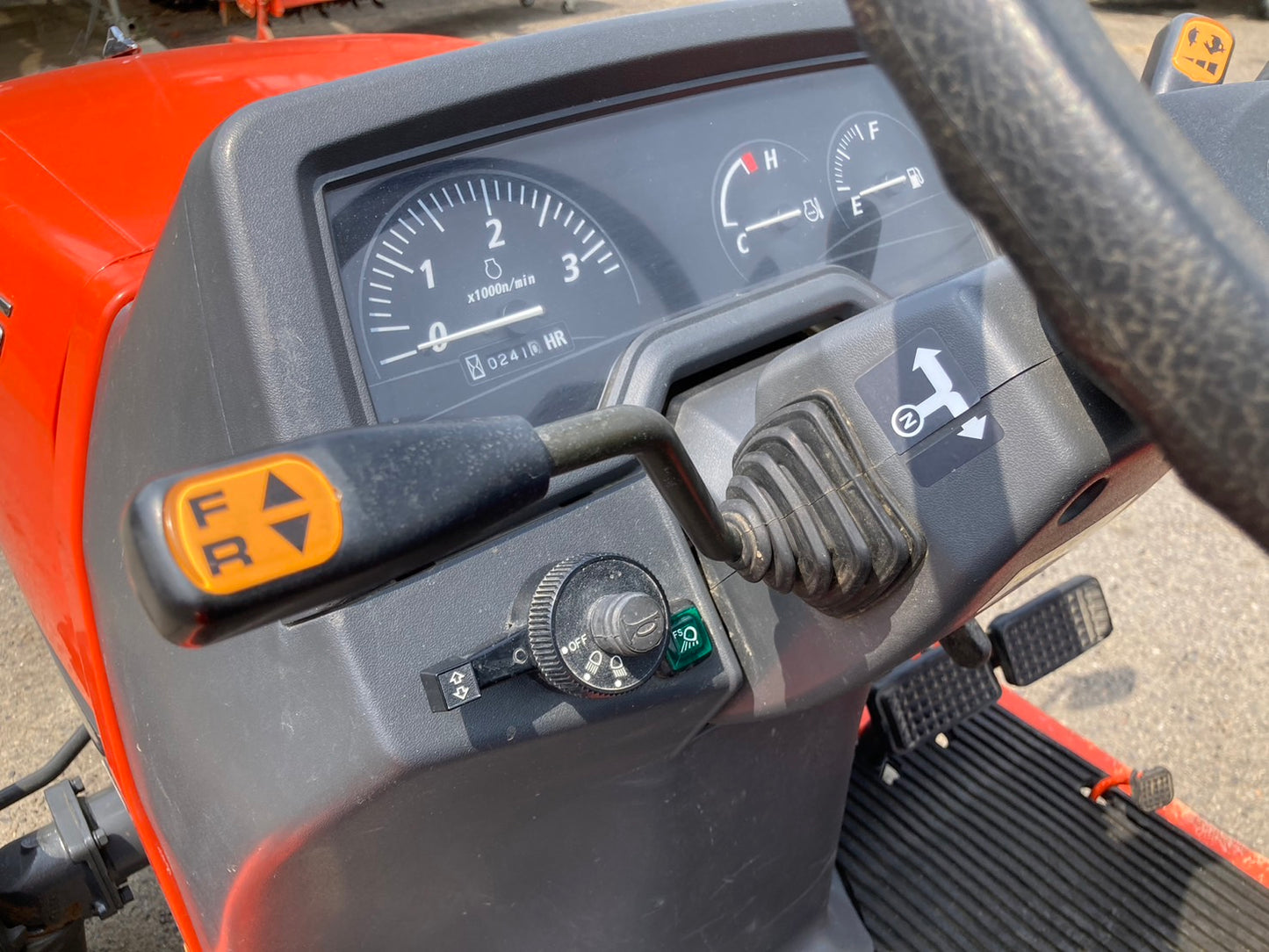 クボタ  中古  トラクター  KT255  25馬力