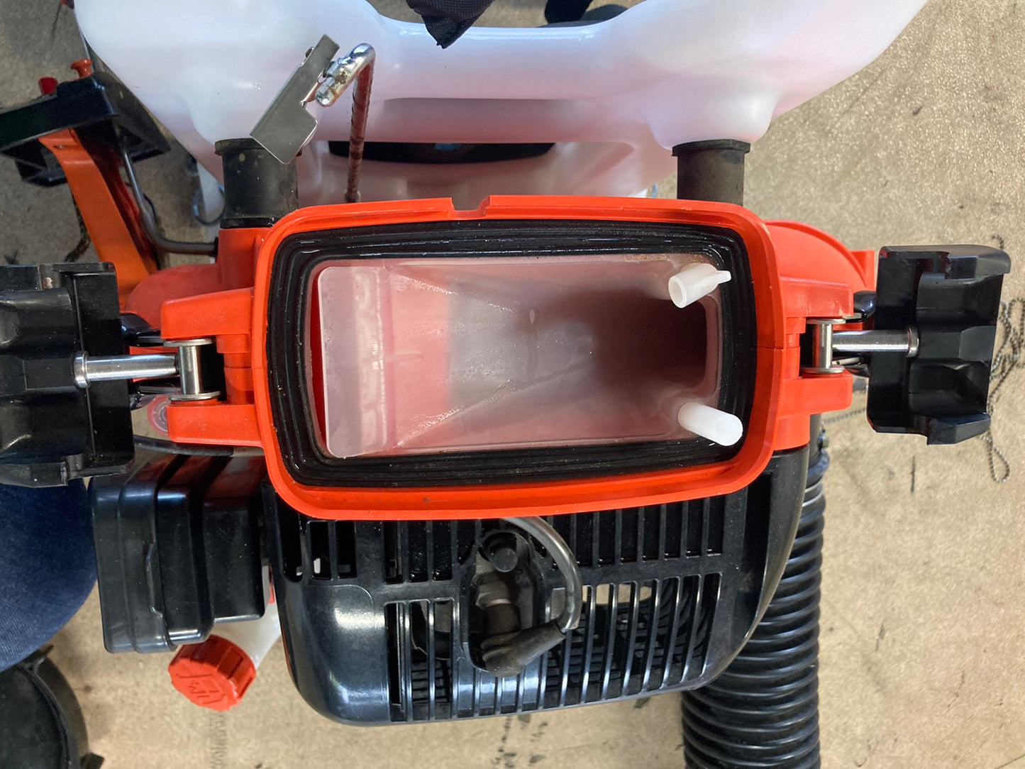 共立  中古  背負動力散布機  DMC606G