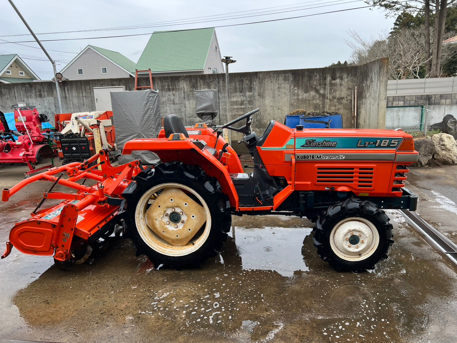 クボタL1-185D中古トラクター 4WD ディーゼルエンジン 自動耕深、自動