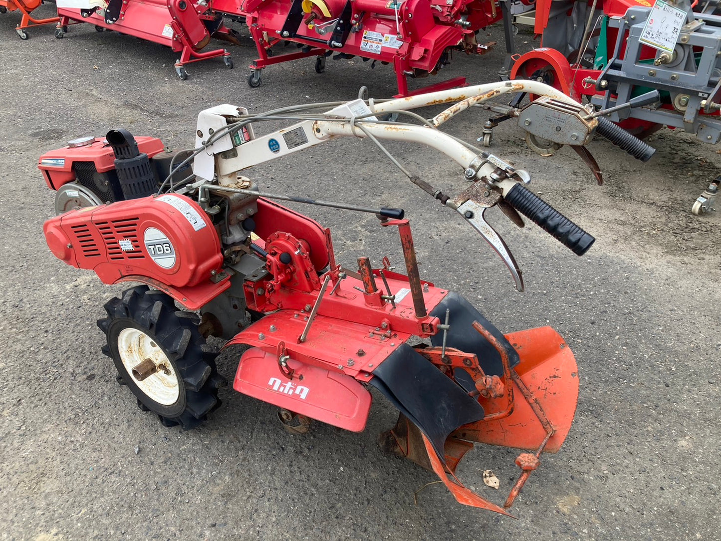 クボタ  中古  耕耘機   ディーゼル  培土器付き  TD６
