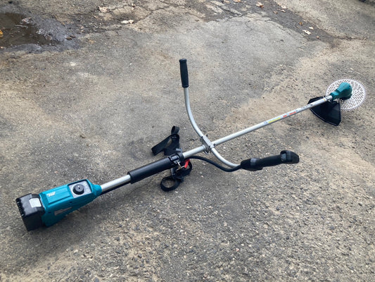 マキタ  中古  充電式刈払機  MUR182UD