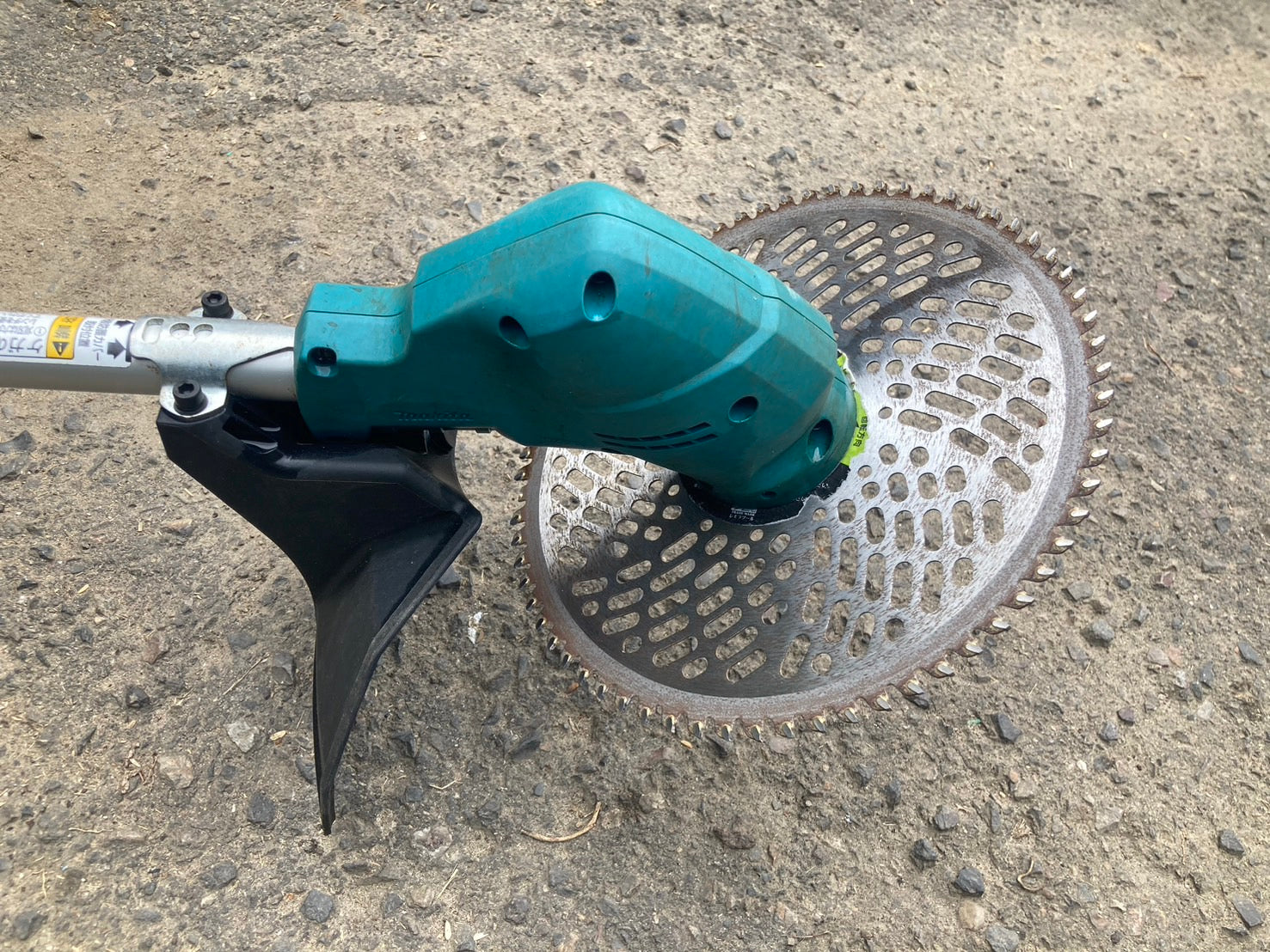 マキタ 中古 充電式刈払機 MUR182UD – 農キング