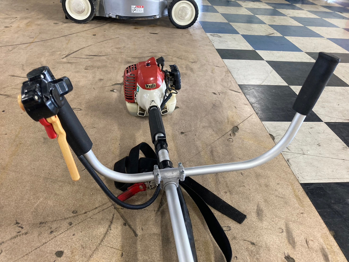 丸山中古草刈り機GkB220 ベルト付 丸山中古草刈り機GkB220 ベルト付 - メルカリ