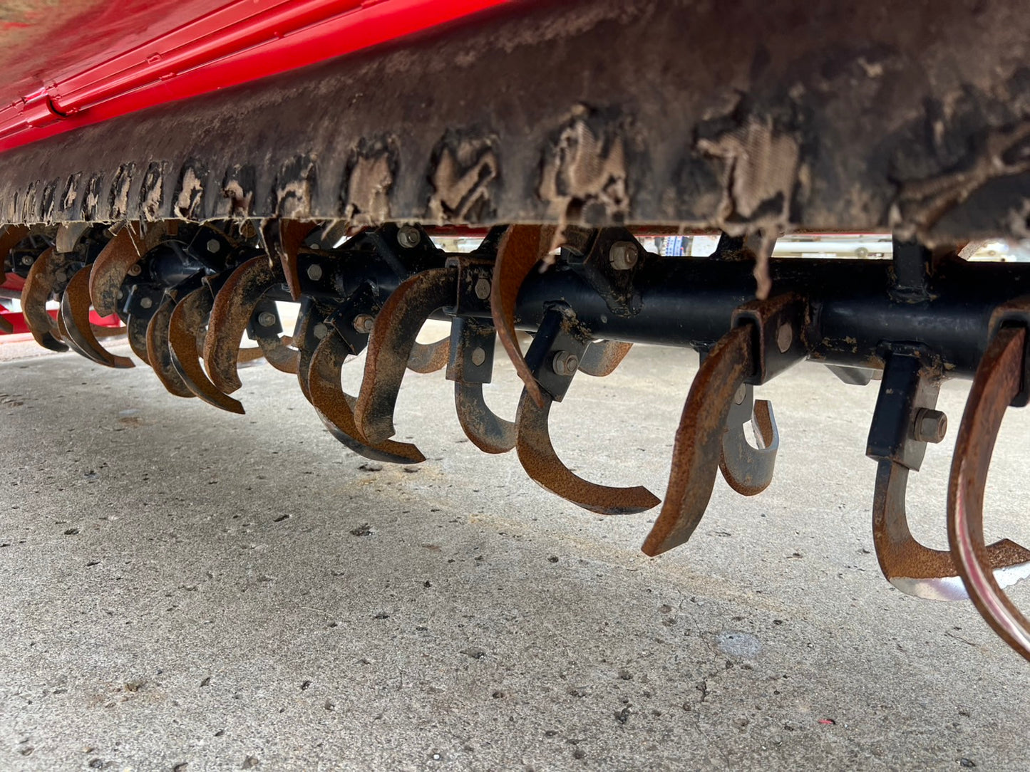 ニプロ　中古　ロータリ＋搭載型シーダー【ロータリ＋播種機＋施肥機】＊TBA2400C＋UF-S22H8R24(A)『茨城店5576』