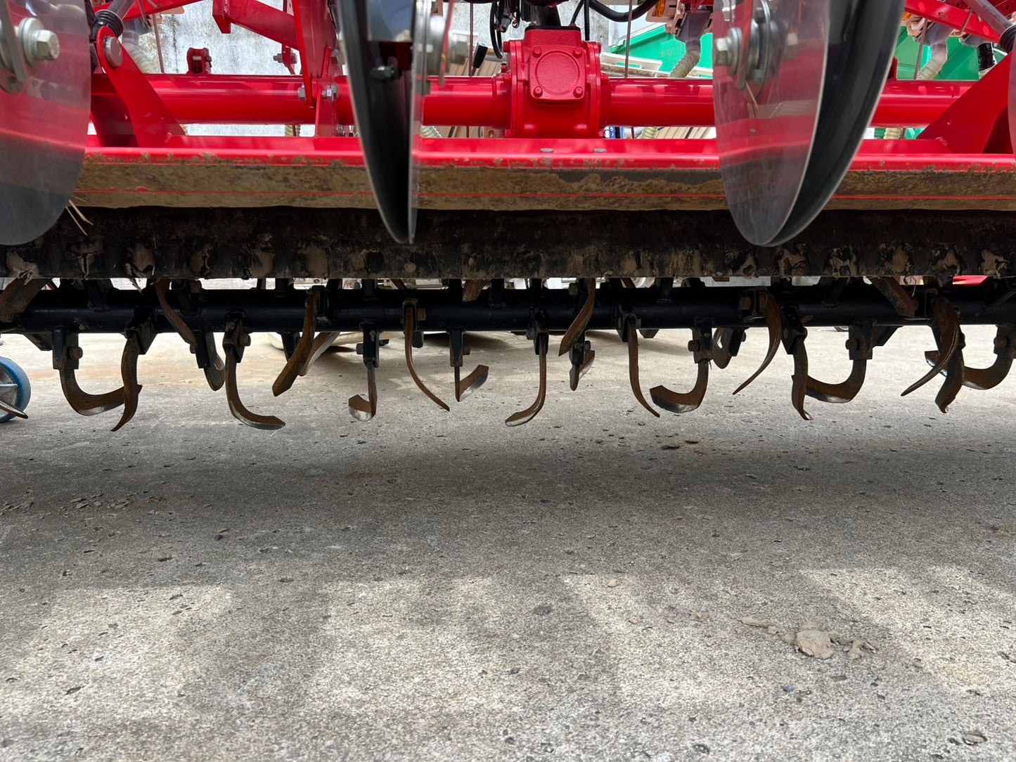 ニプロ　中古　ロータリ＋搭載型シーダー【ロータリ＋播種機＋施肥機】＊TBA2400C＋UF-S22H8R24(A)『茨城店5576』