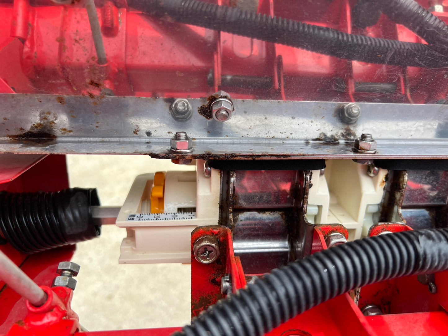 ニプロ　中古　ロータリ＋搭載型シーダー【ロータリ＋播種機＋施肥機】＊TBA2400C＋UF-S22H8R24(A)『茨城店5576』