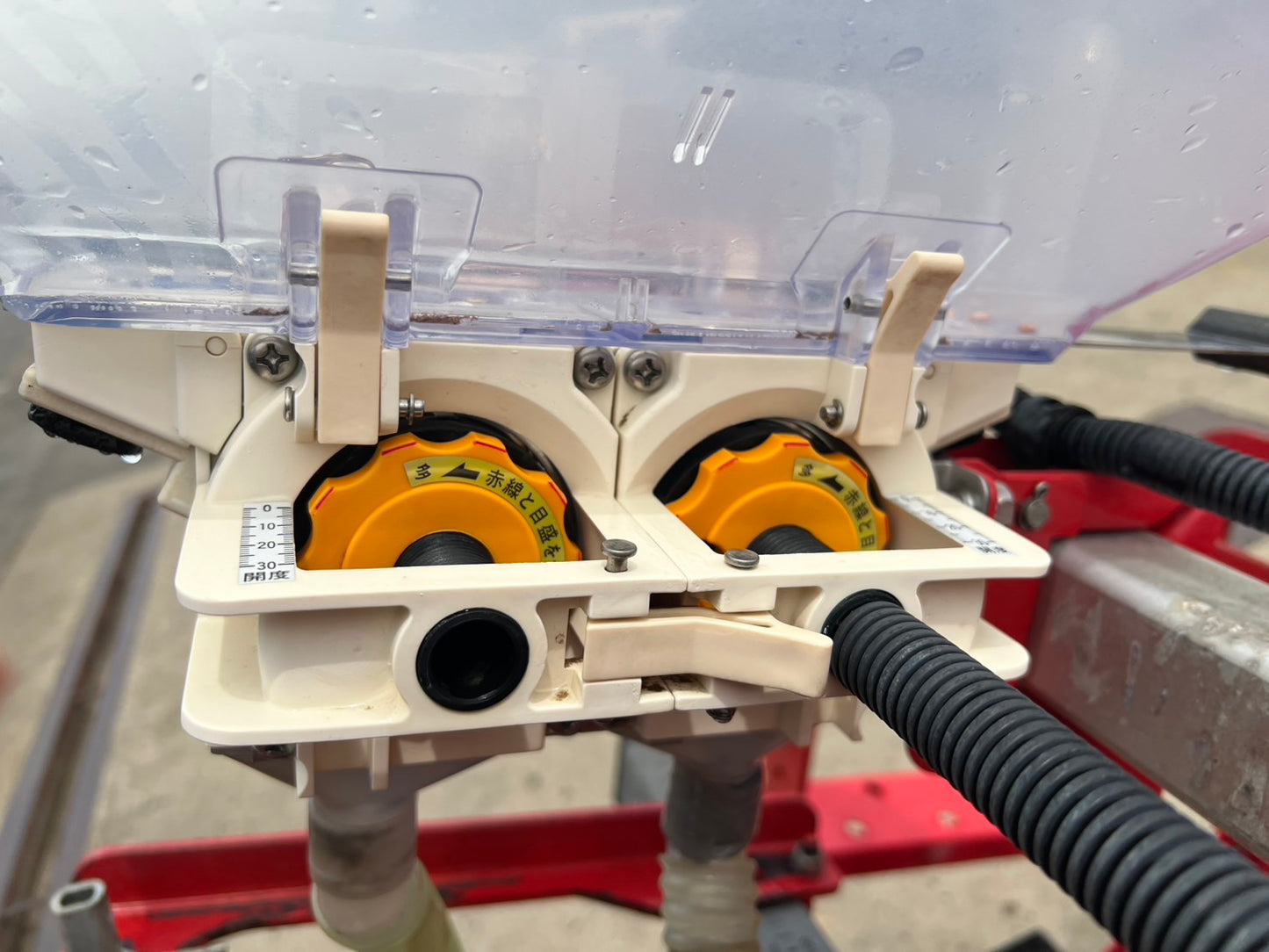 ニプロ　中古　ロータリ＋搭載型シーダー【ロータリ＋播種機＋施肥機】＊TBA2400C＋UF-S22H8R24(A)『茨城店5576』