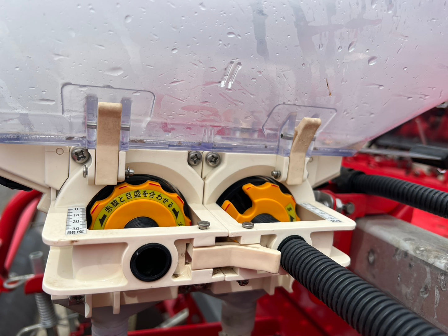 ニプロ　中古　ロータリ＋搭載型シーダー【ロータリ＋播種機＋施肥機】＊TBA2400C＋UF-S22H8R24(A)『茨城店5576』