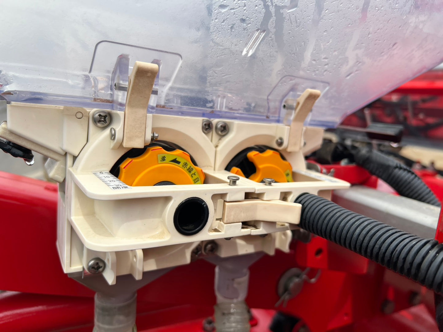 ニプロ　中古　ロータリ＋搭載型シーダー【ロータリ＋播種機＋施肥機】＊TBA2400C＋UF-S22H8R24(A)『茨城店5576』