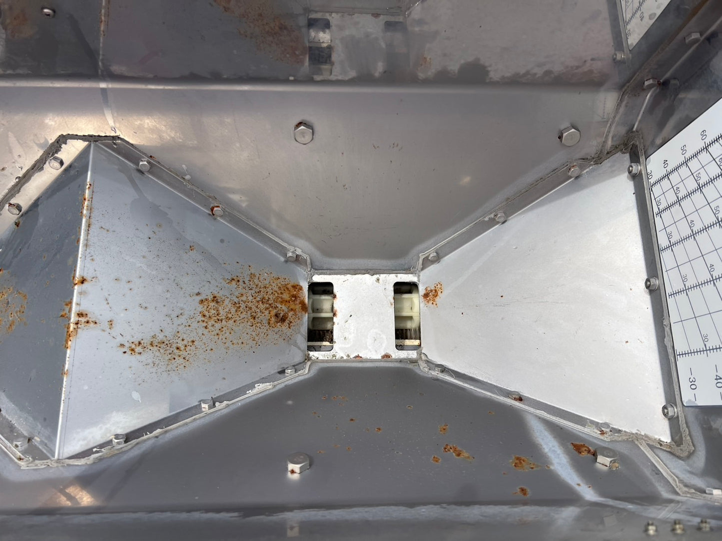 ニプロ　中古　ロータリ＋搭載型シーダー【ロータリ＋播種機＋施肥機】＊TBA2400C＋UF-S22H8R24(A)『茨城店5576』