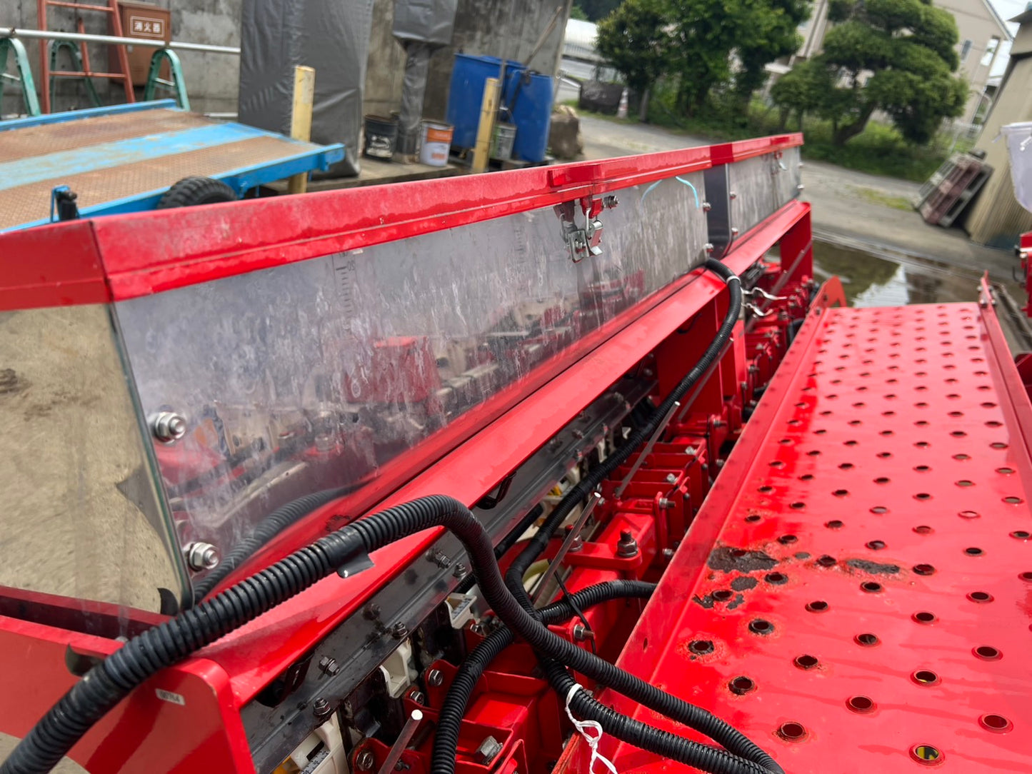 ニプロ　中古　ロータリ＋搭載型シーダー【ロータリ＋播種機＋施肥機】＊TBA2400C＋UF-S22H8R24(A)『茨城店5576』