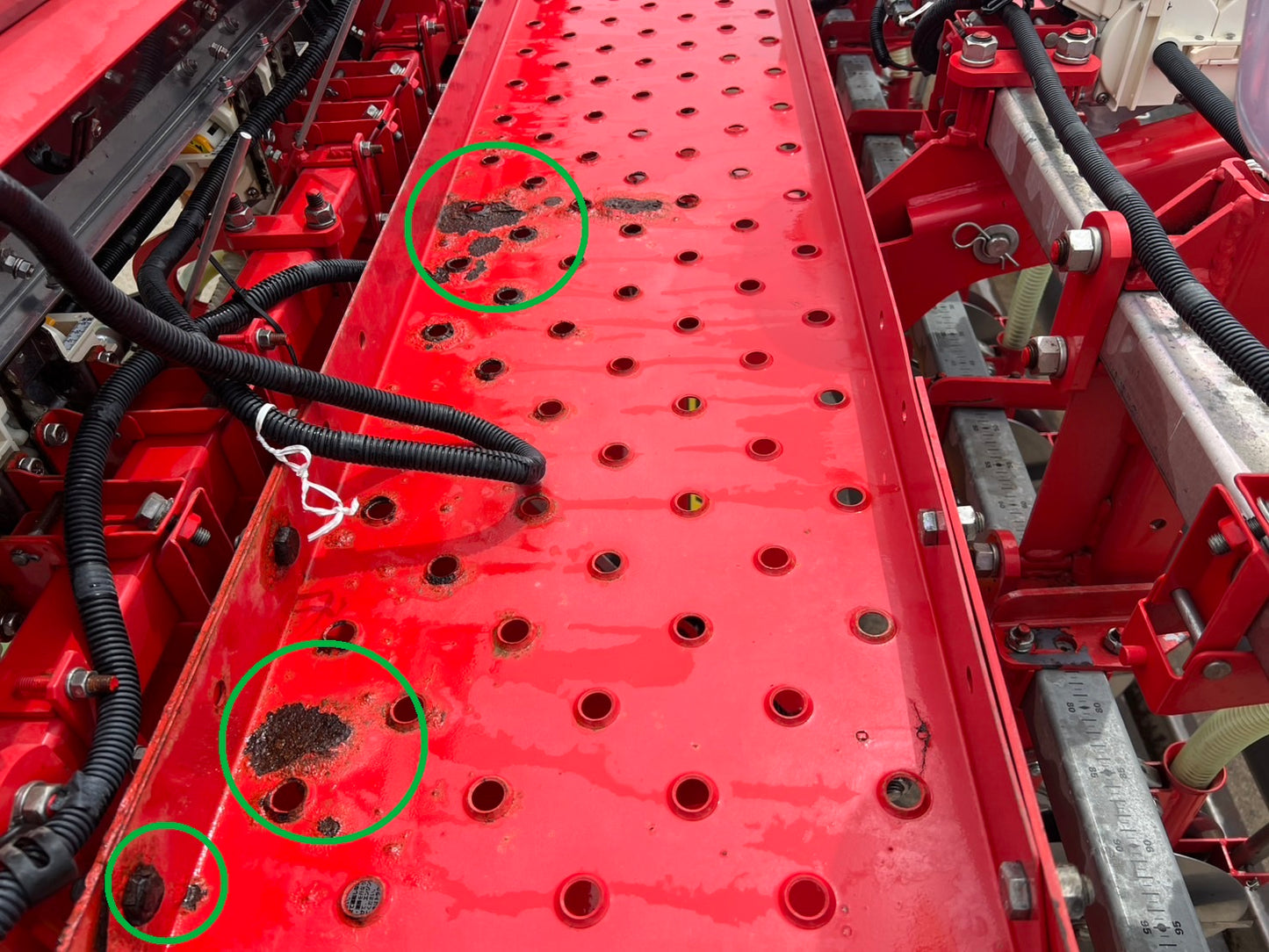 ニプロ　中古　ロータリ＋搭載型シーダー【ロータリ＋播種機＋施肥機】＊TBA2400C＋UF-S22H8R24(A)『茨城店5576』